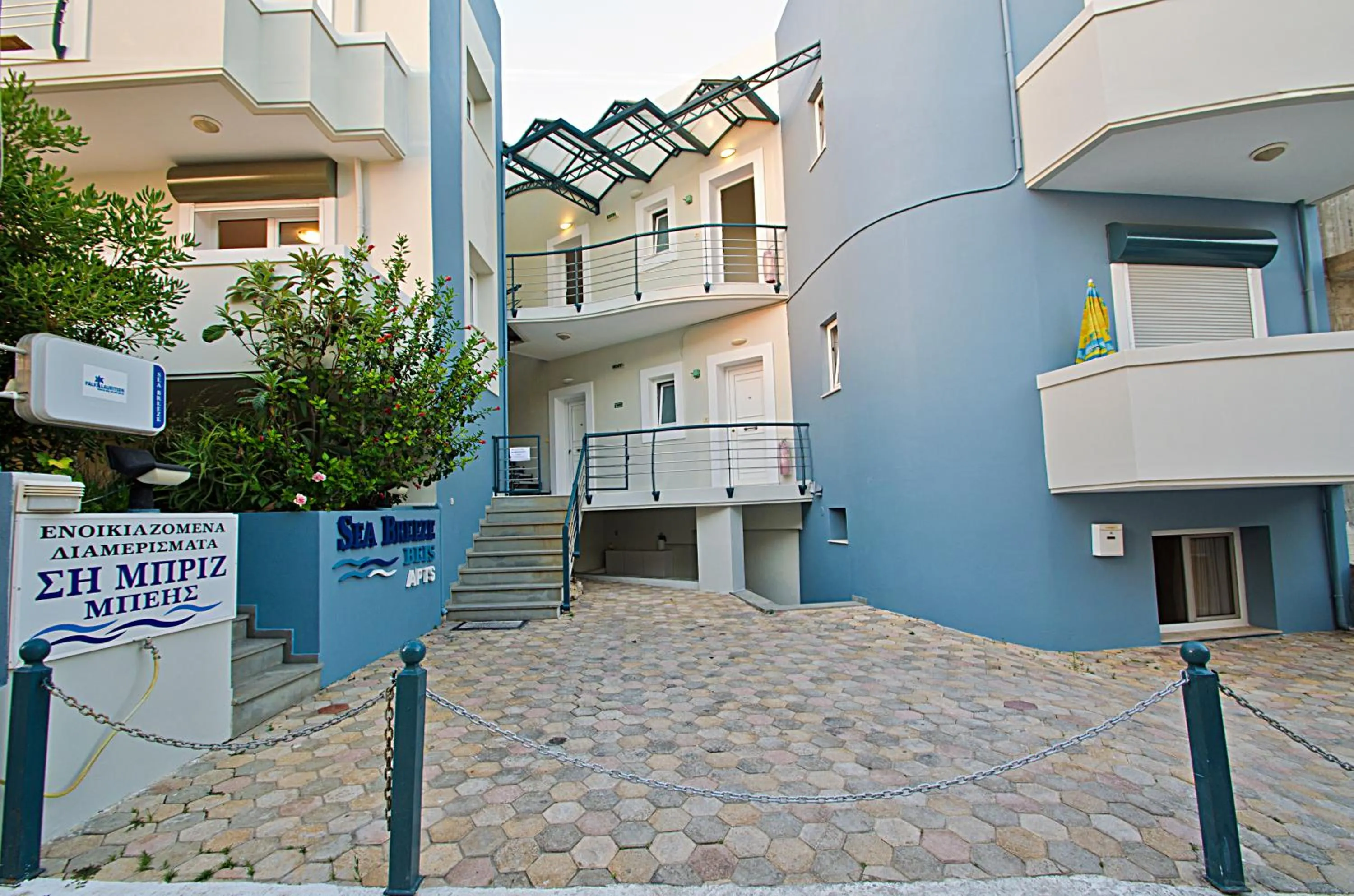 Facade/entrance in Sea Breeze