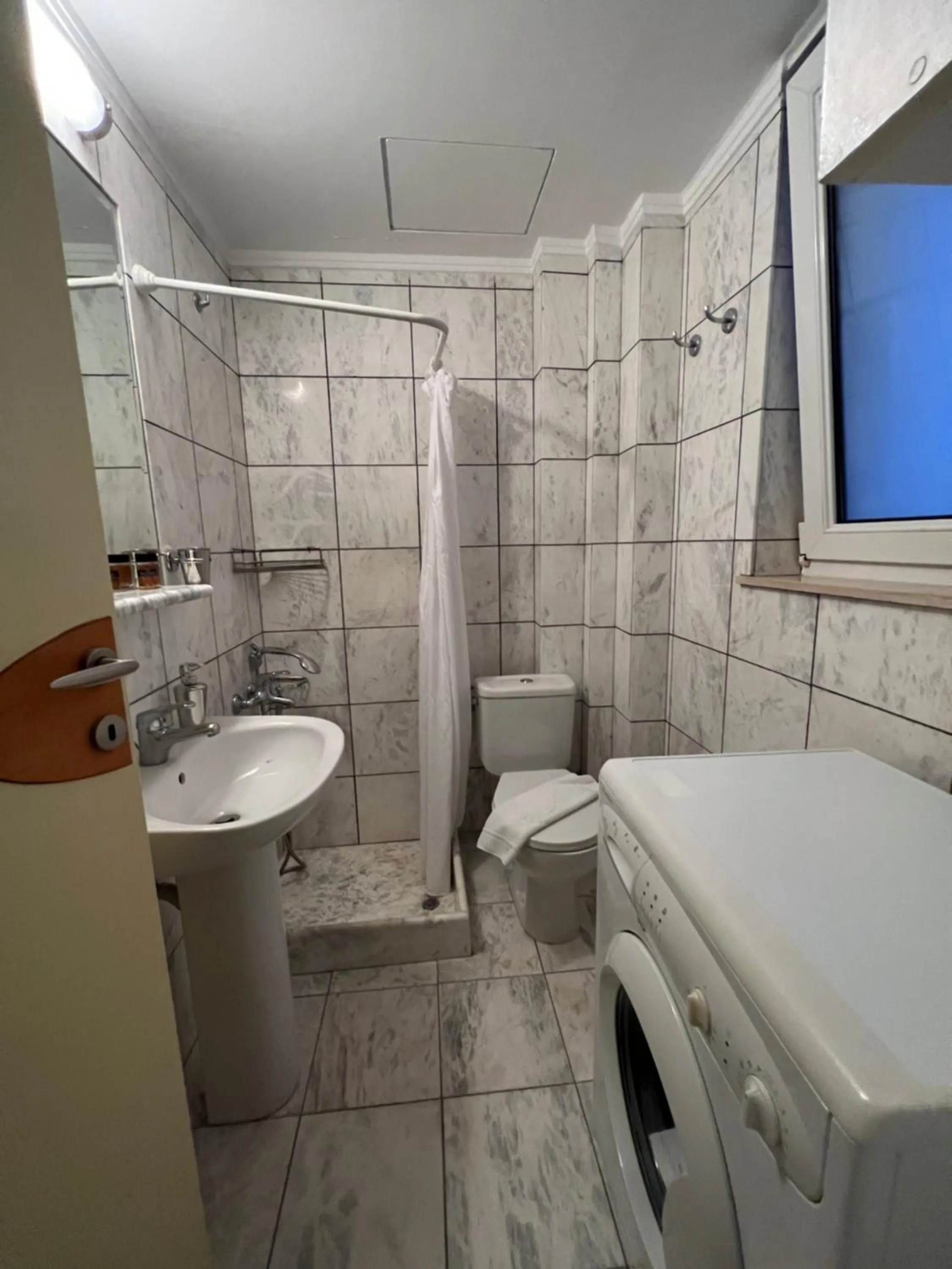 Shower in Sea Breeze