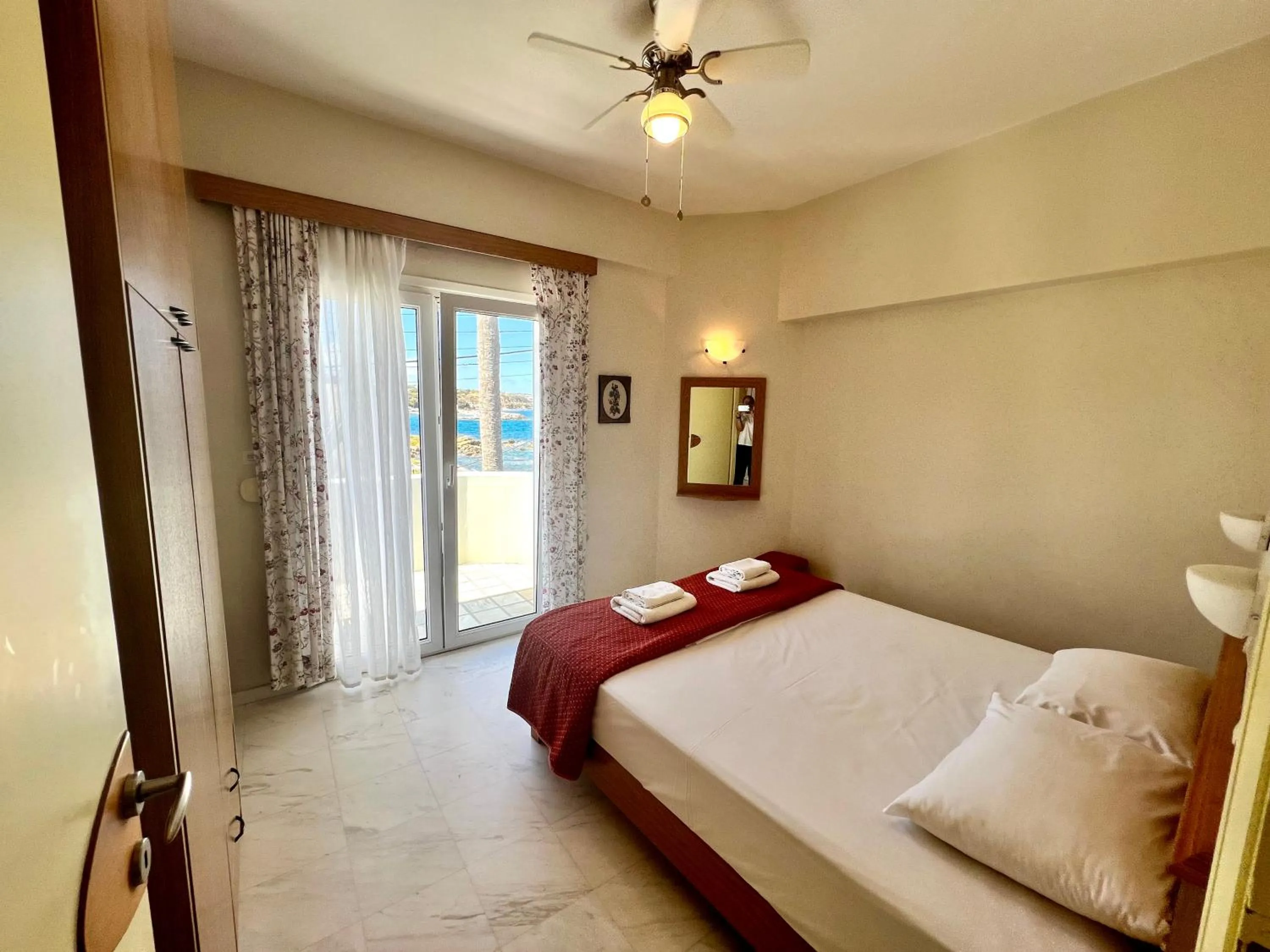 Bedroom, Bed in Sea Breeze