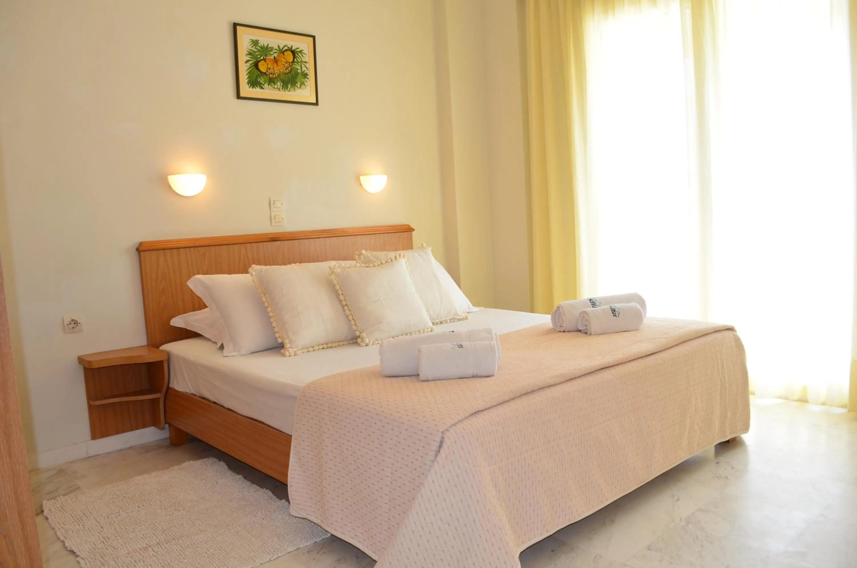 Bedroom, Bed in Sea Breeze
