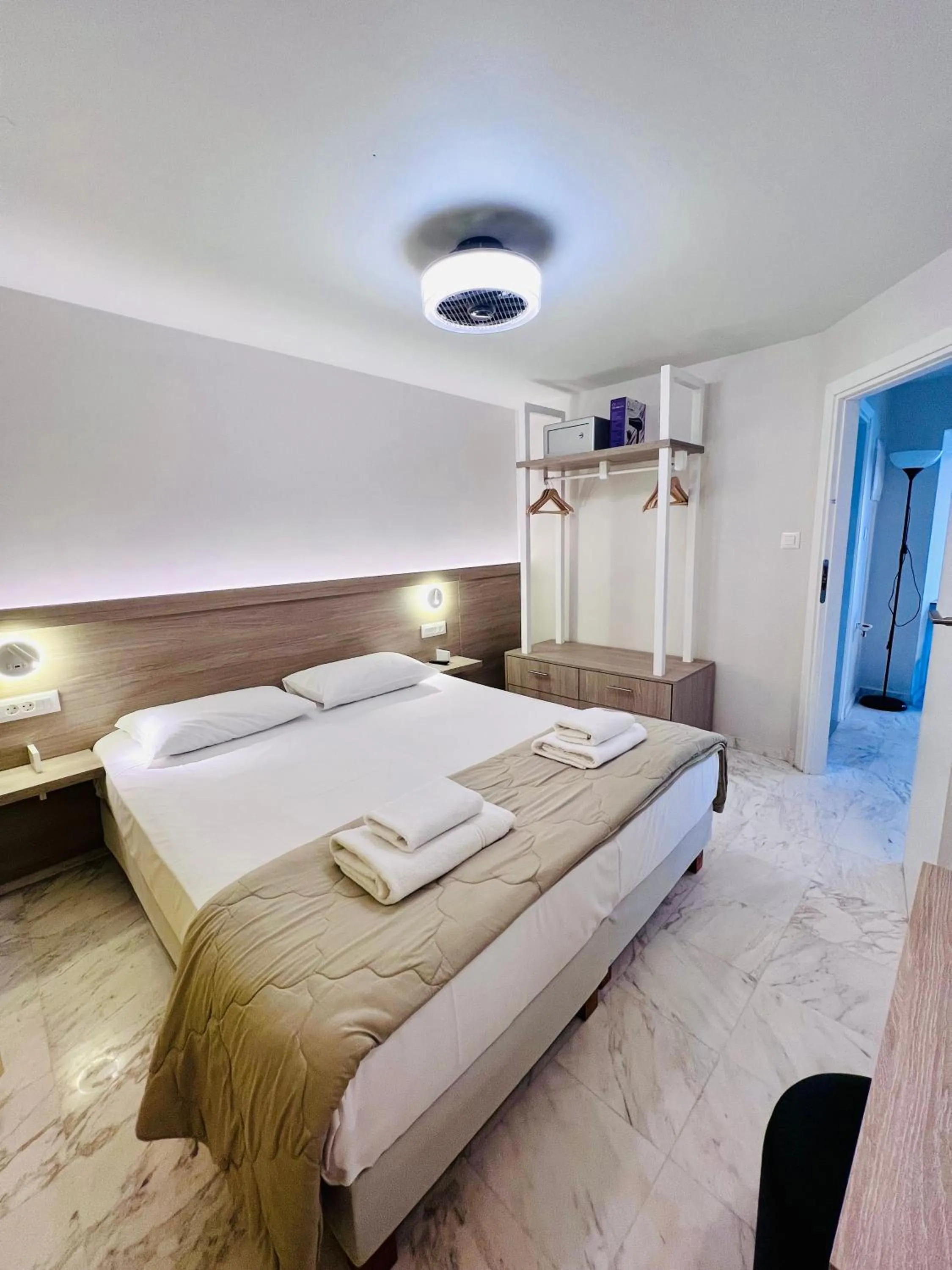 Bedroom, Bed in Sea Breeze