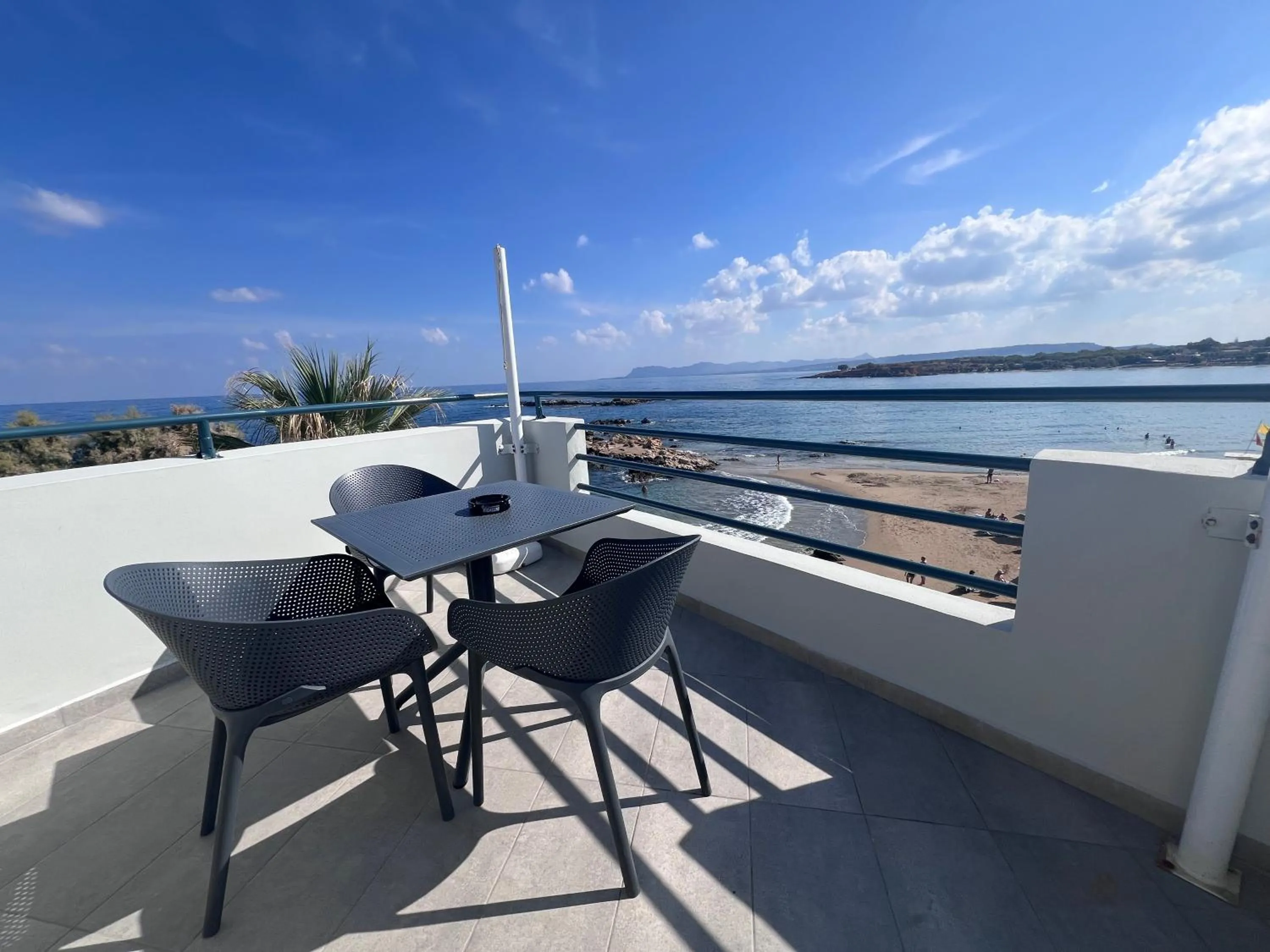Studio with Sea View - Attic in Sea Breeze