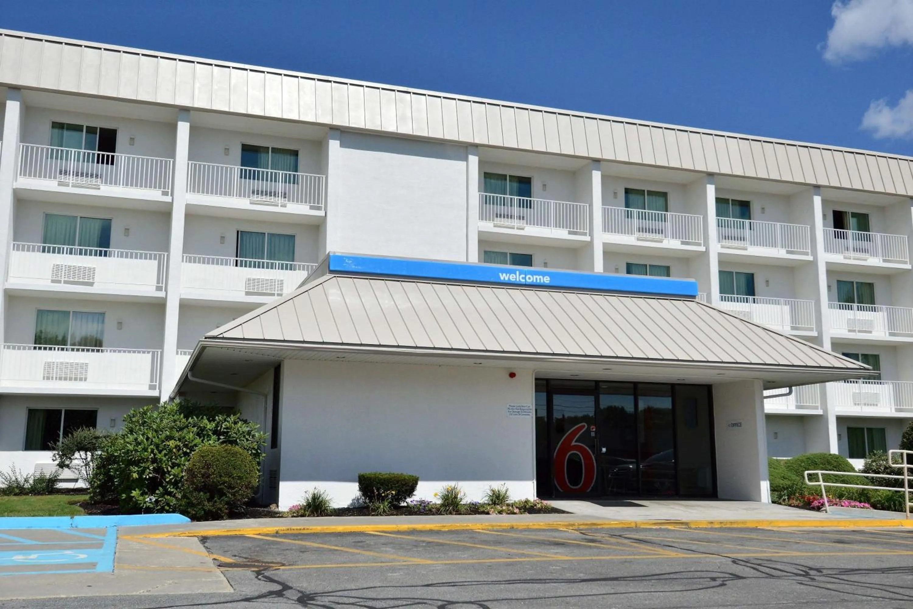 Property building in Motel 6-Danvers, MA - Boston North