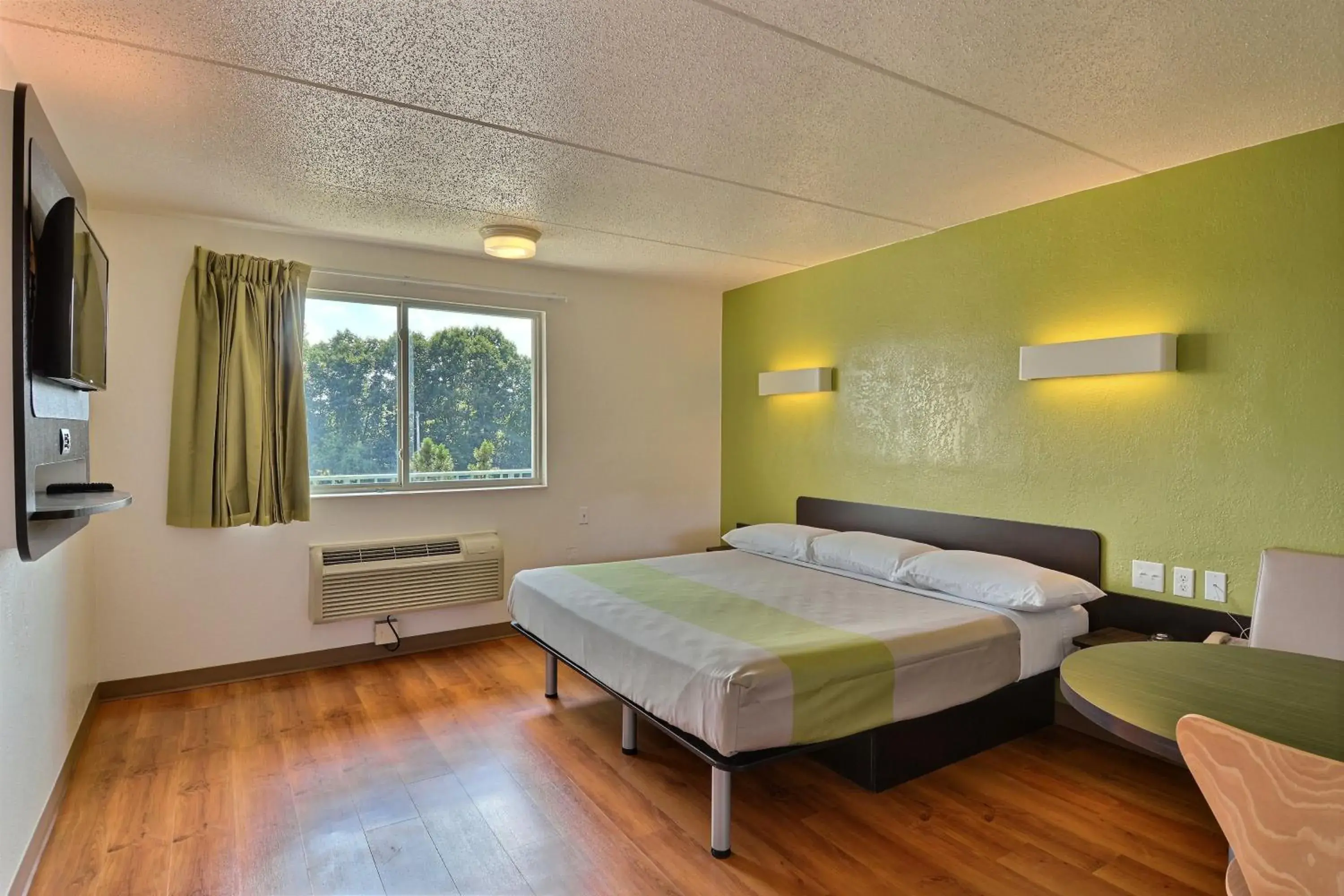 Bedroom, Bed in Motel 6-Danvers, MA - Boston North Bedroom, Bed in Motel 6-Danvers, MA - Boston North