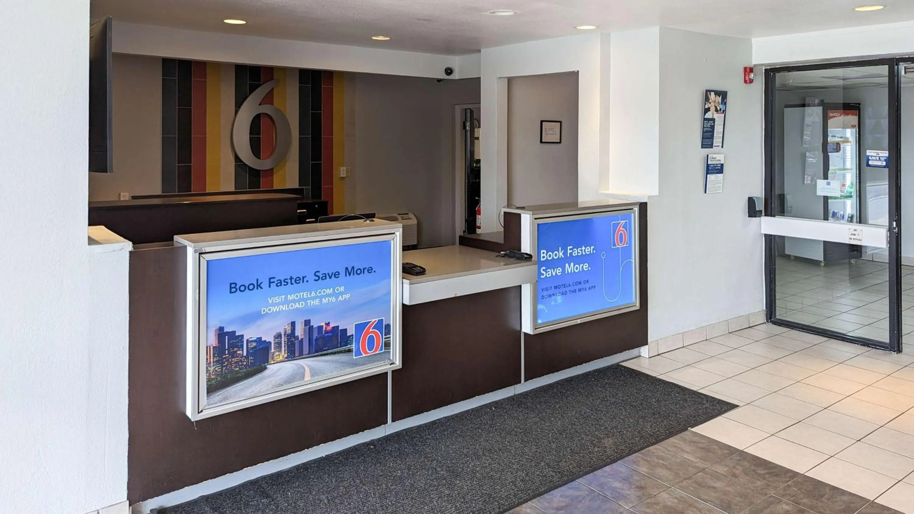 Lobby or reception in Motel 6-Danvers, MA - Boston North