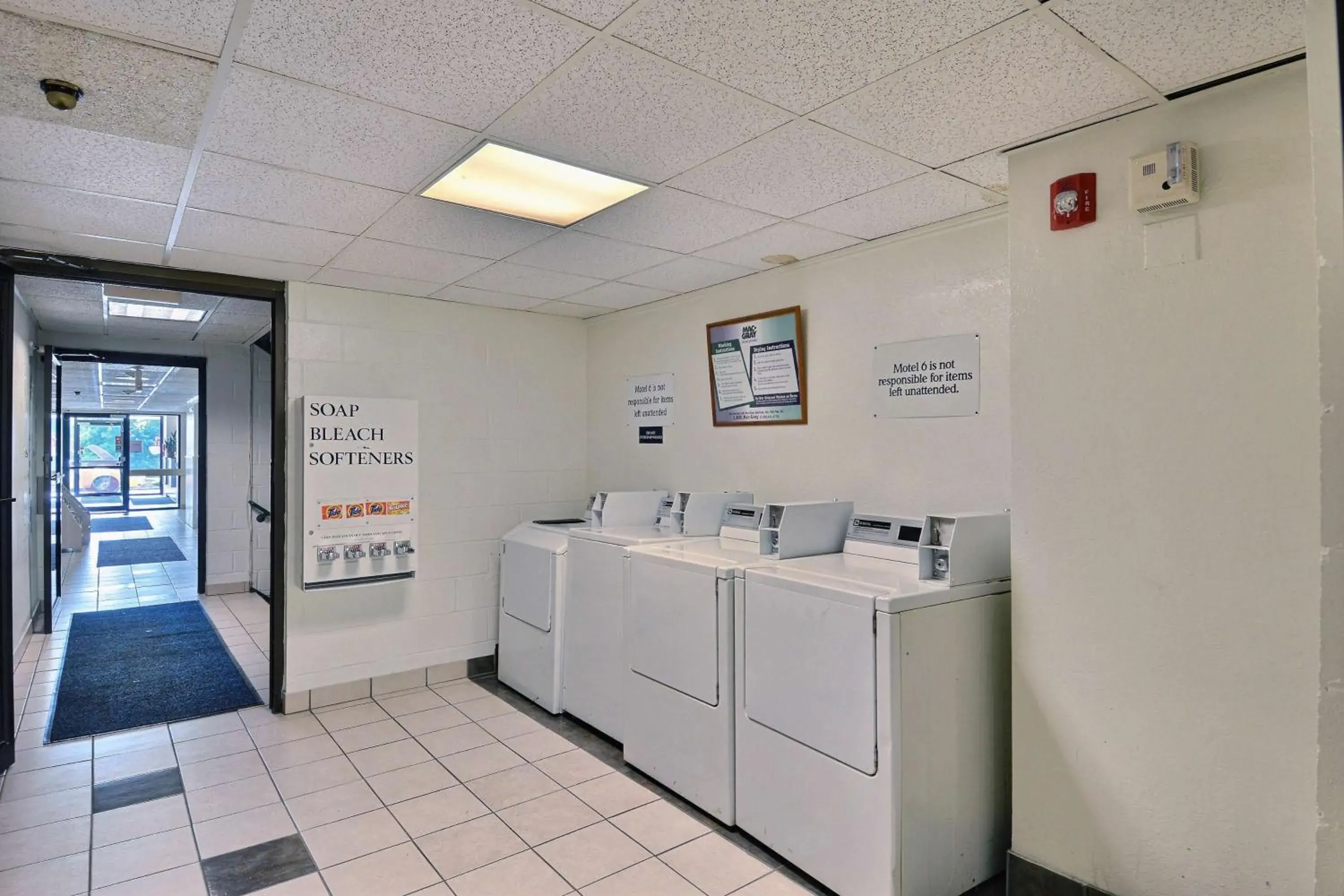 Property building in Motel 6-Danvers, MA - Boston North Property building in Motel 6-Danvers, MA - Boston North