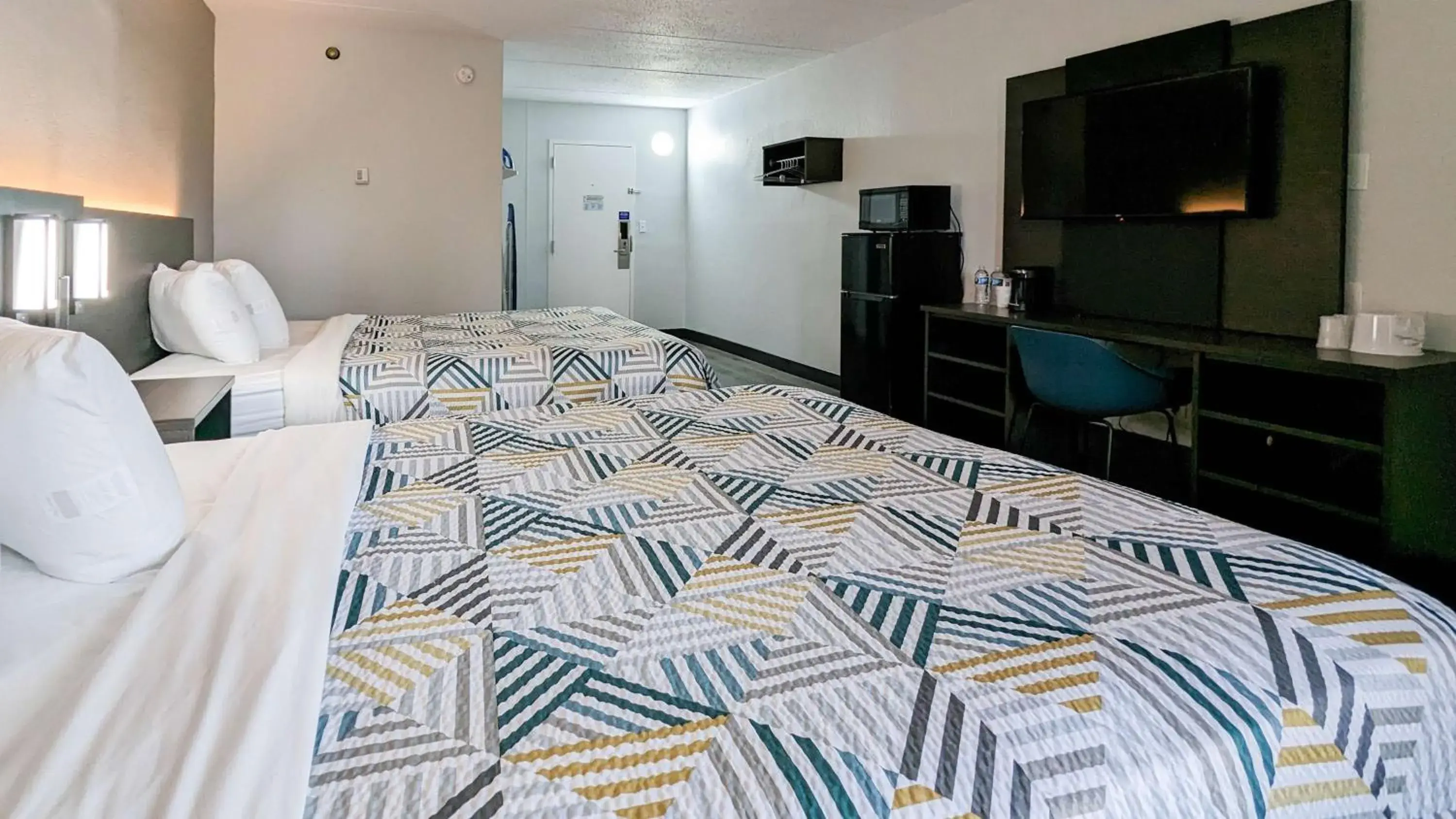 Queen Room with Two Queen Beds in Motel 6-Danvers, MA - Boston North Queen Room with Two Queen Beds in Motel 6-Danvers, MA - Boston North