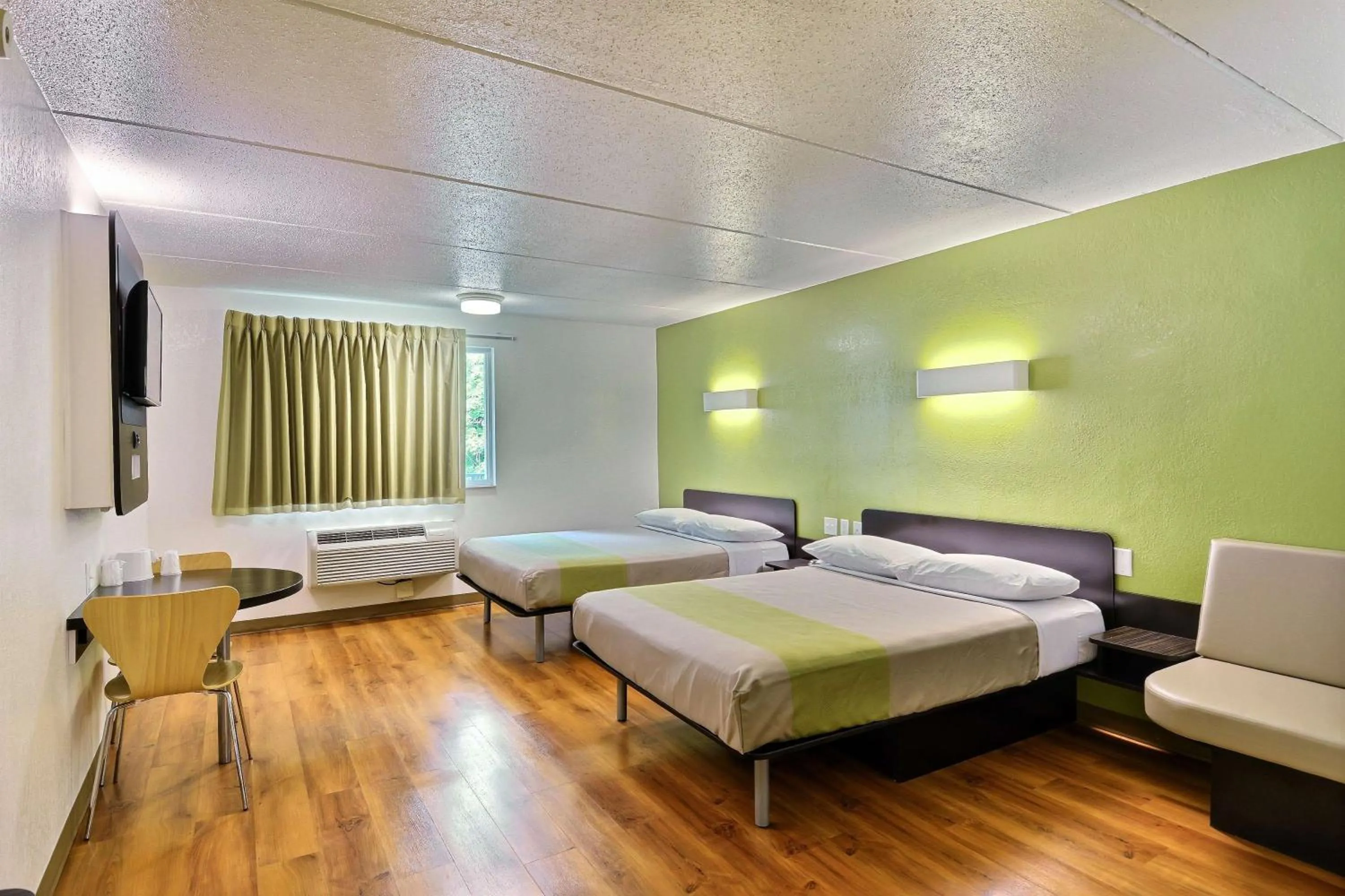 TV and multimedia, Bed in Motel 6-Danvers, MA - Boston North