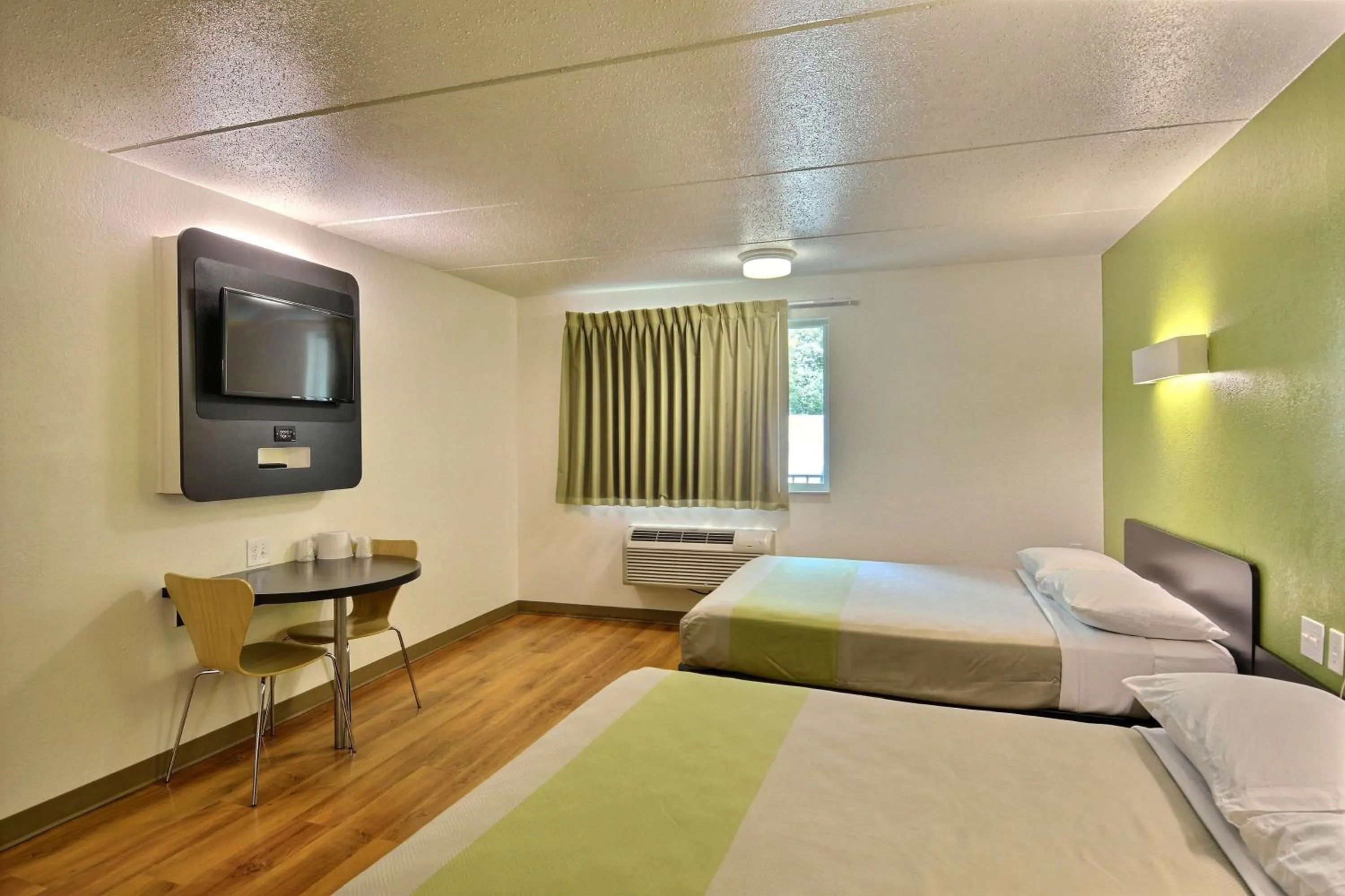 TV and multimedia, Bed in Motel 6-Danvers, MA - Boston North