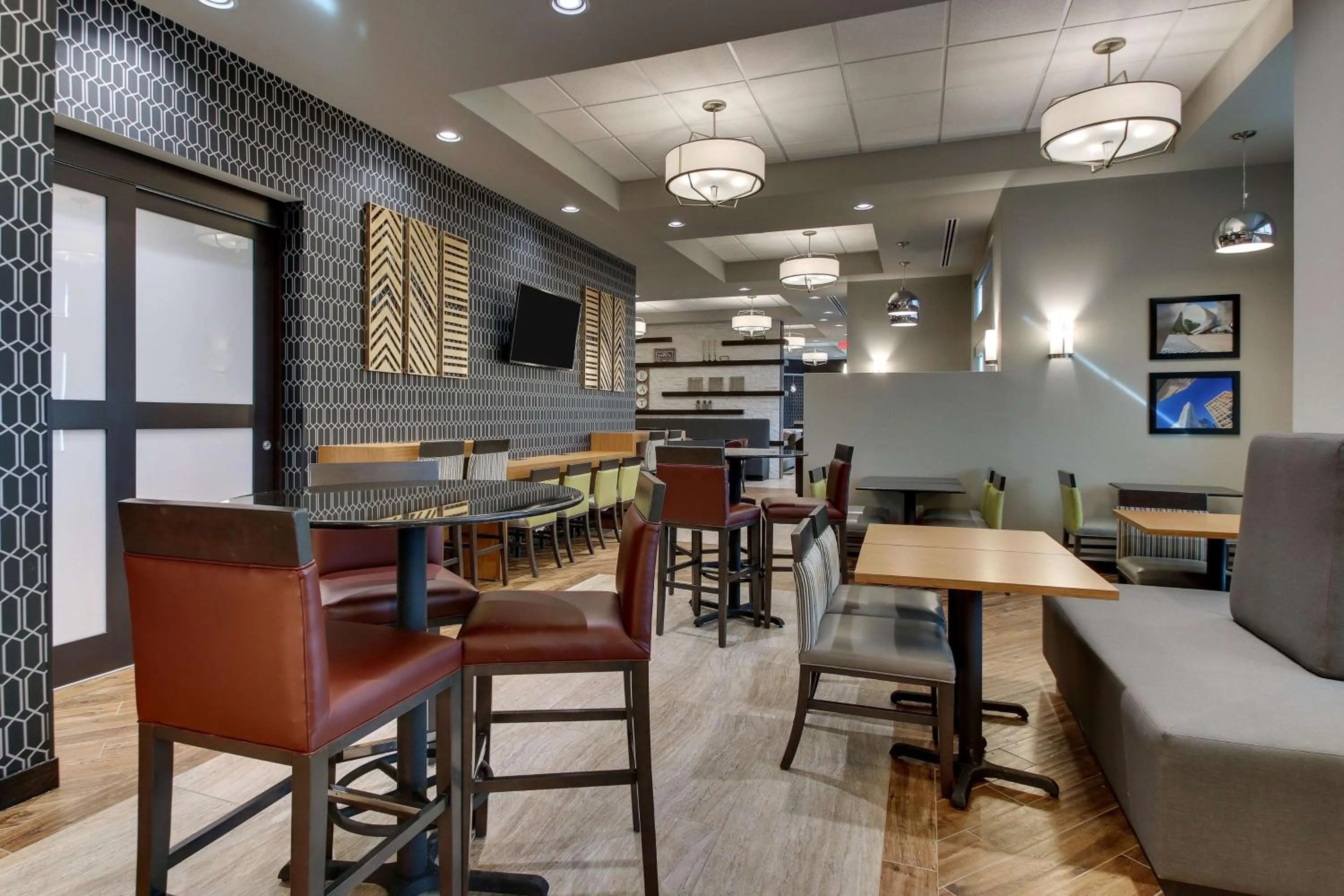 Restaurant/places to eat in Drury Inn & Suites Cleveland Beachwood