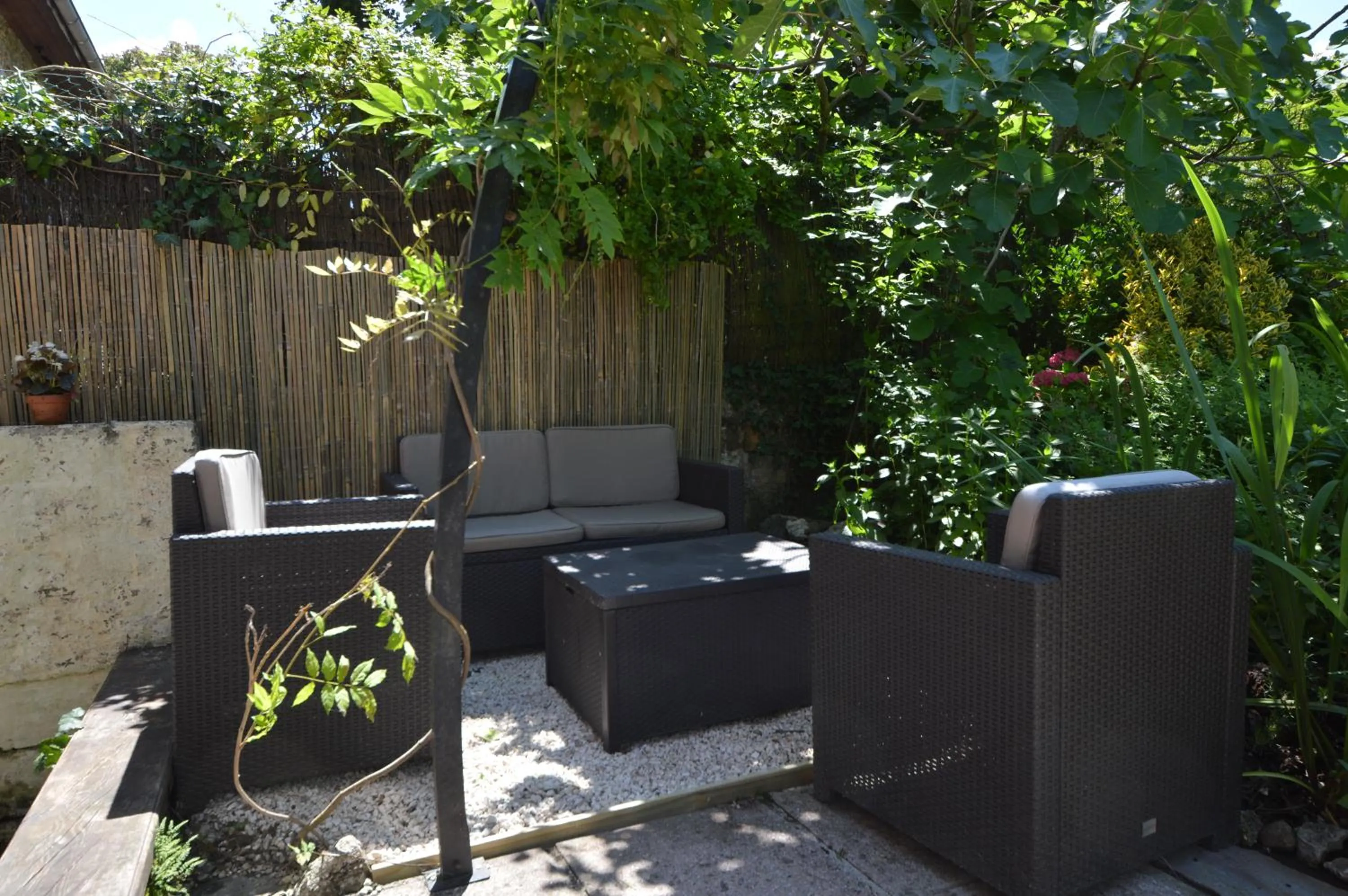 Patio in Maison Maliga J&G House