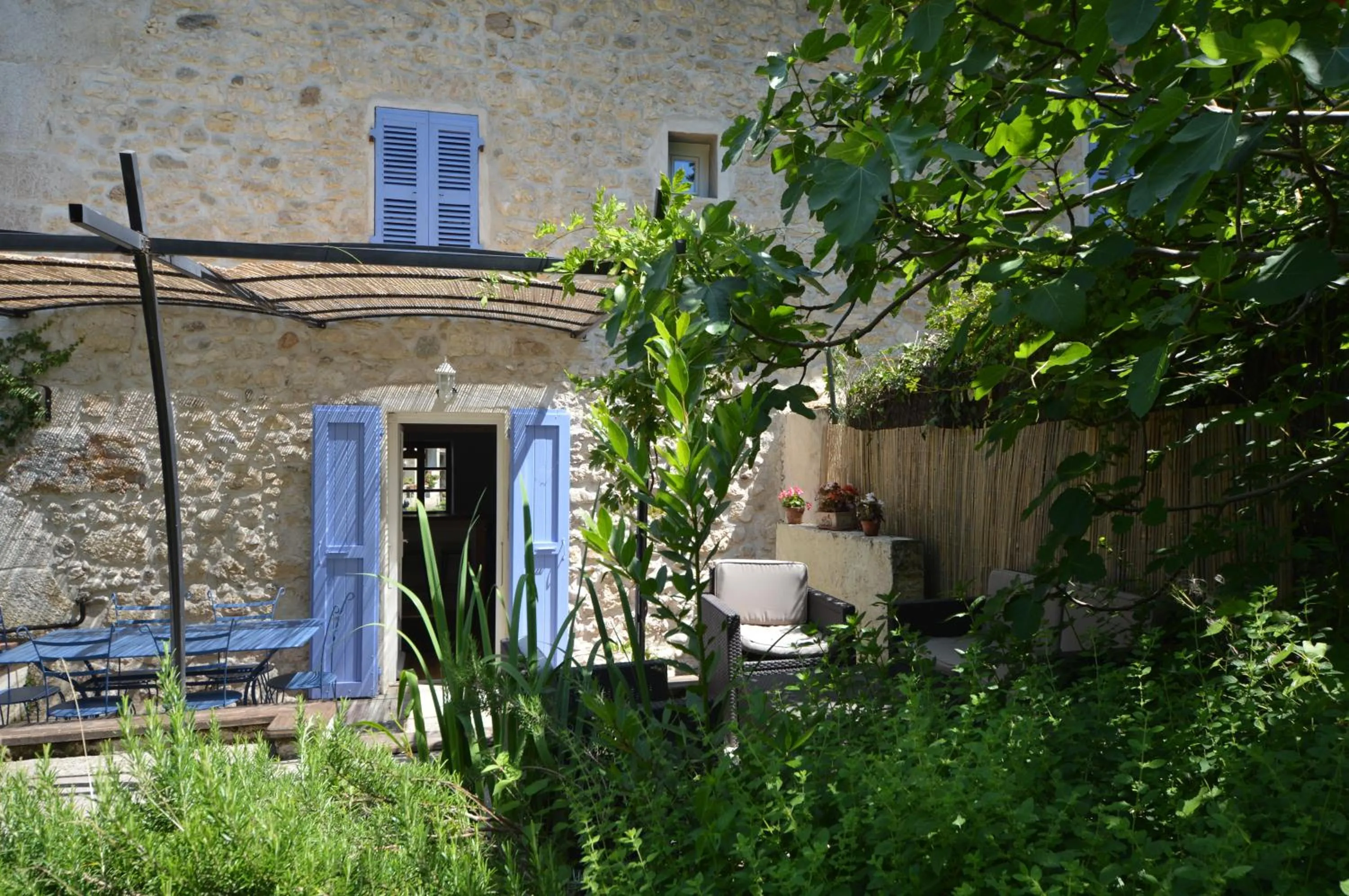 Patio in Maison Maliga J&G House