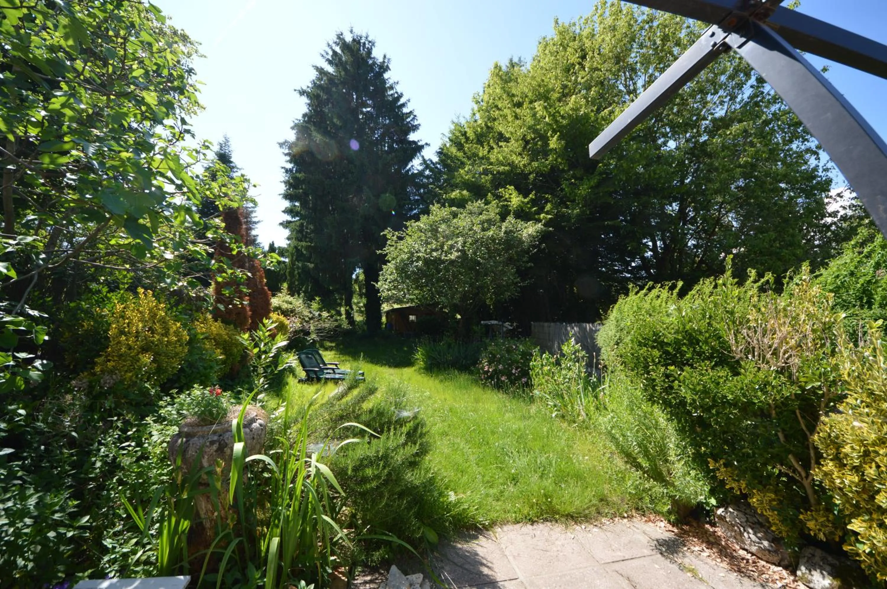 Garden in Maison Maliga J&G House
