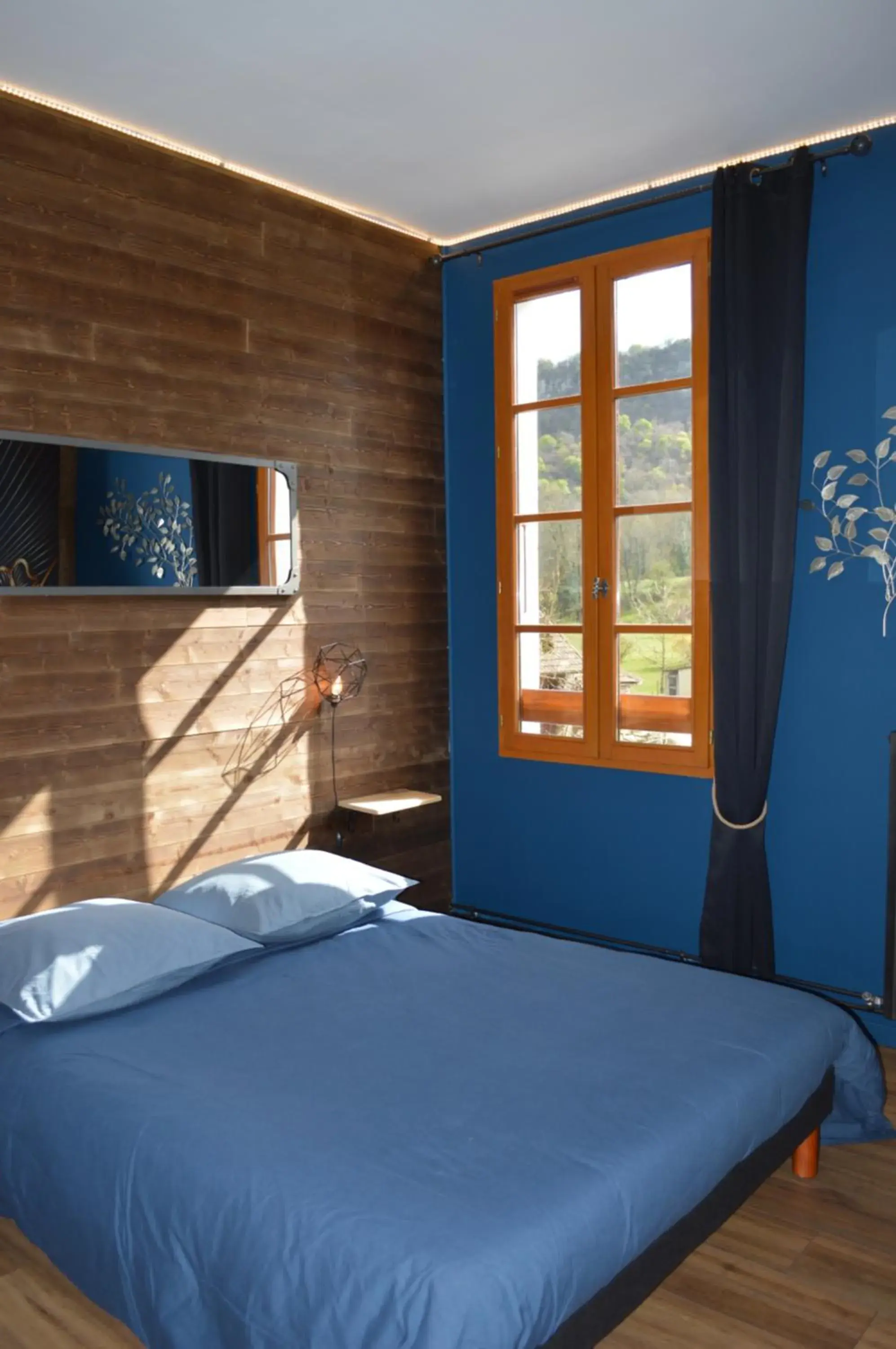 Large Double Room in Maison Maliga J&G House Large Double Room in Maison Maliga J&G House