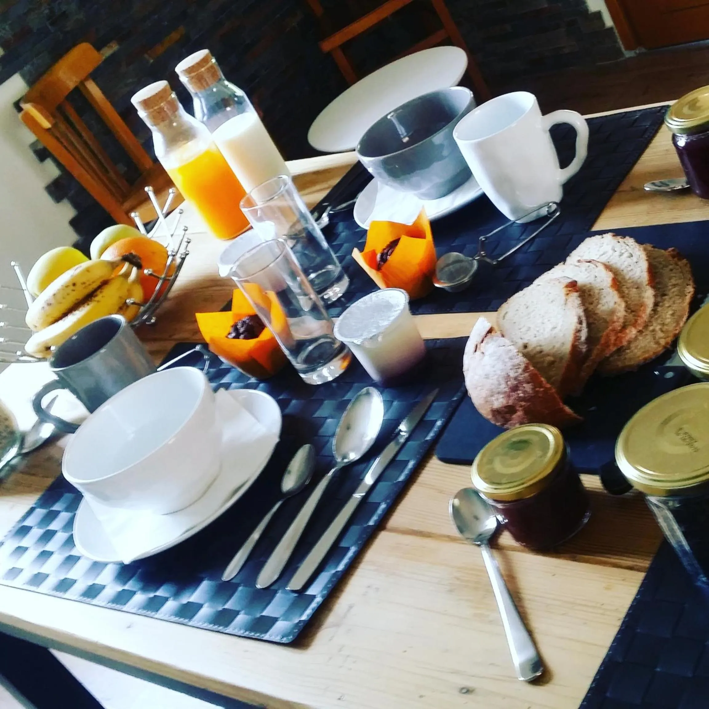 Breakfast in Maison Maliga J&G House