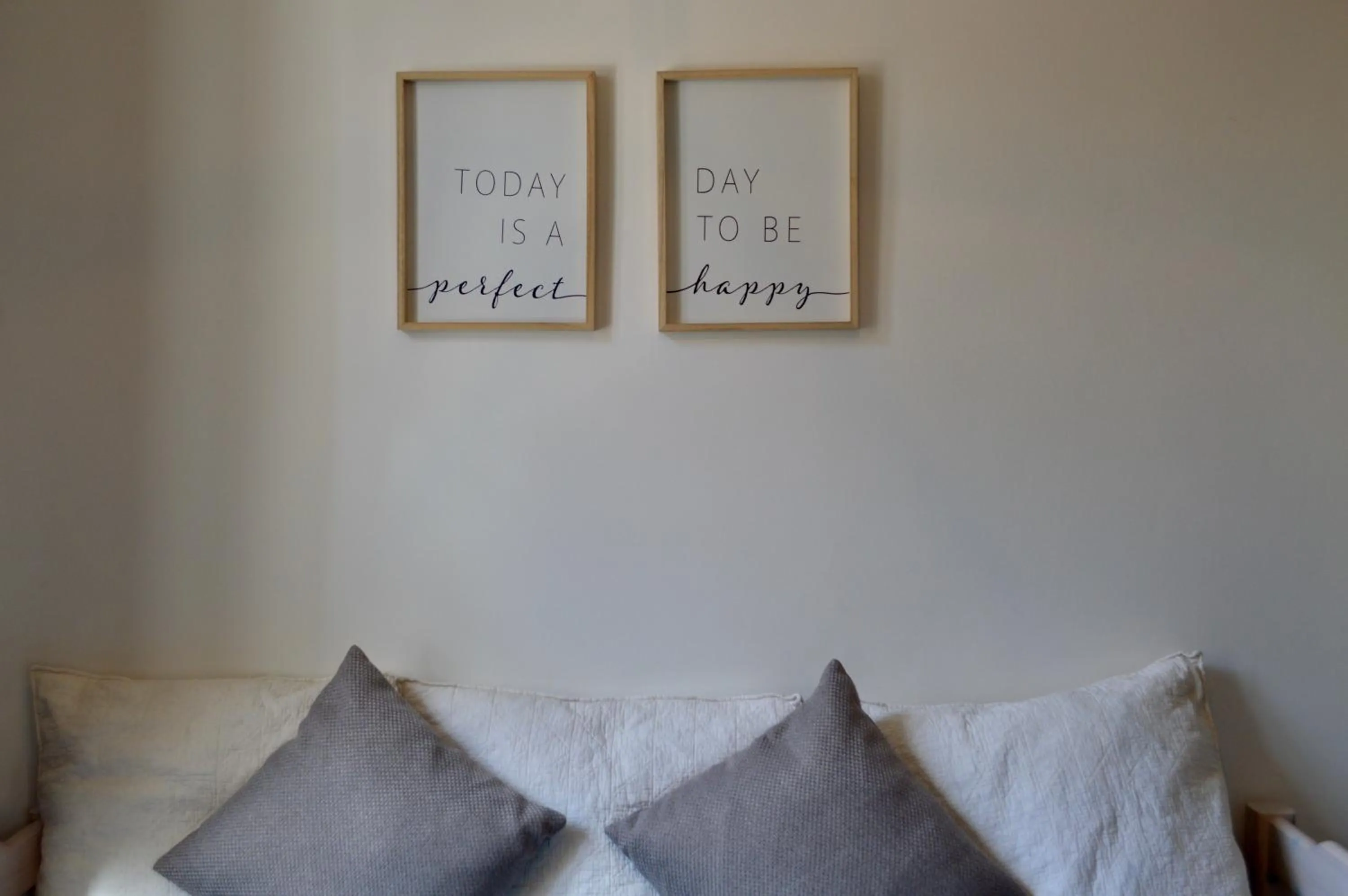 Seating area, Bed in Maison Maliga J&G House