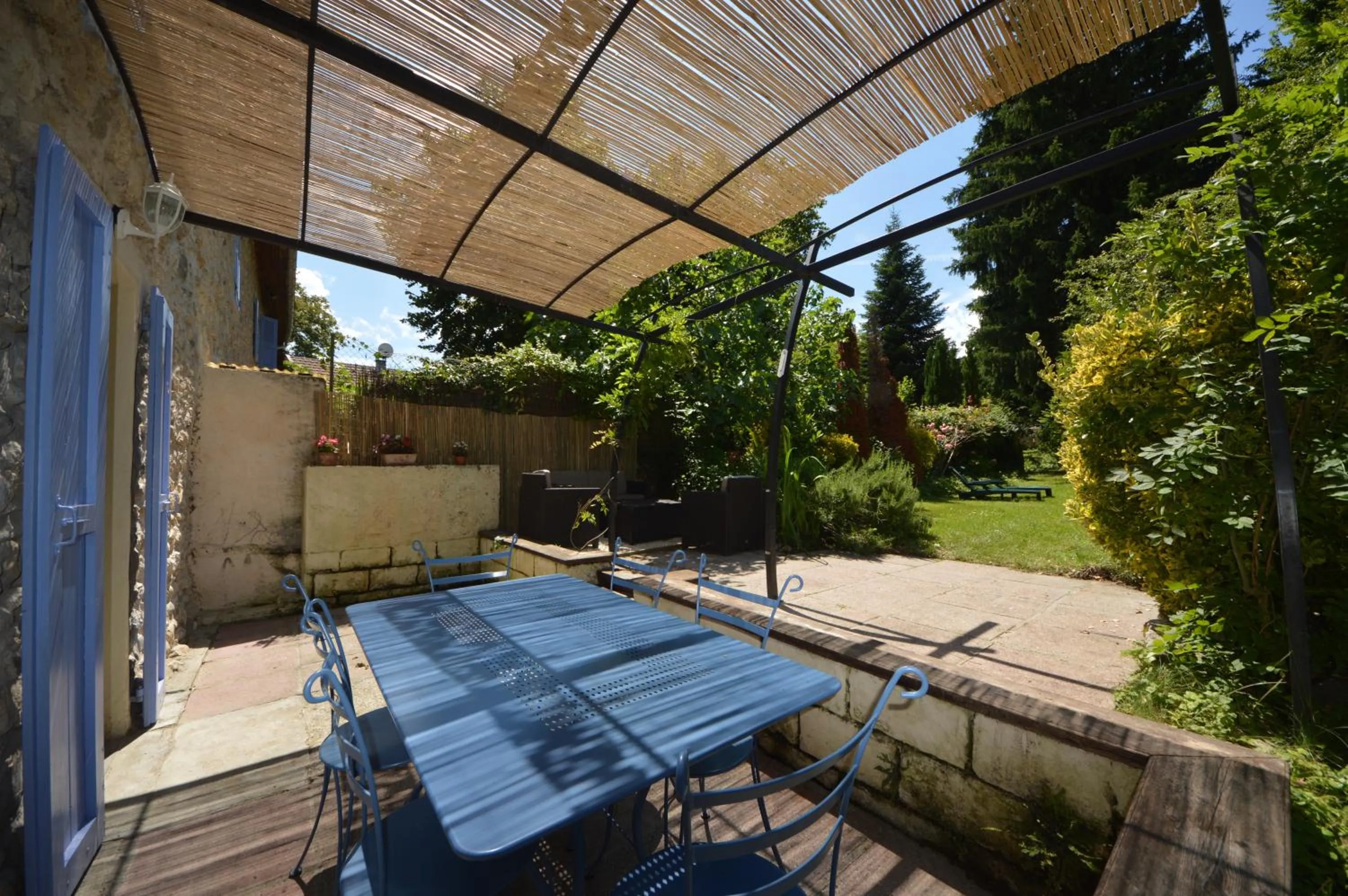 Patio in Maison Maliga J&G House
