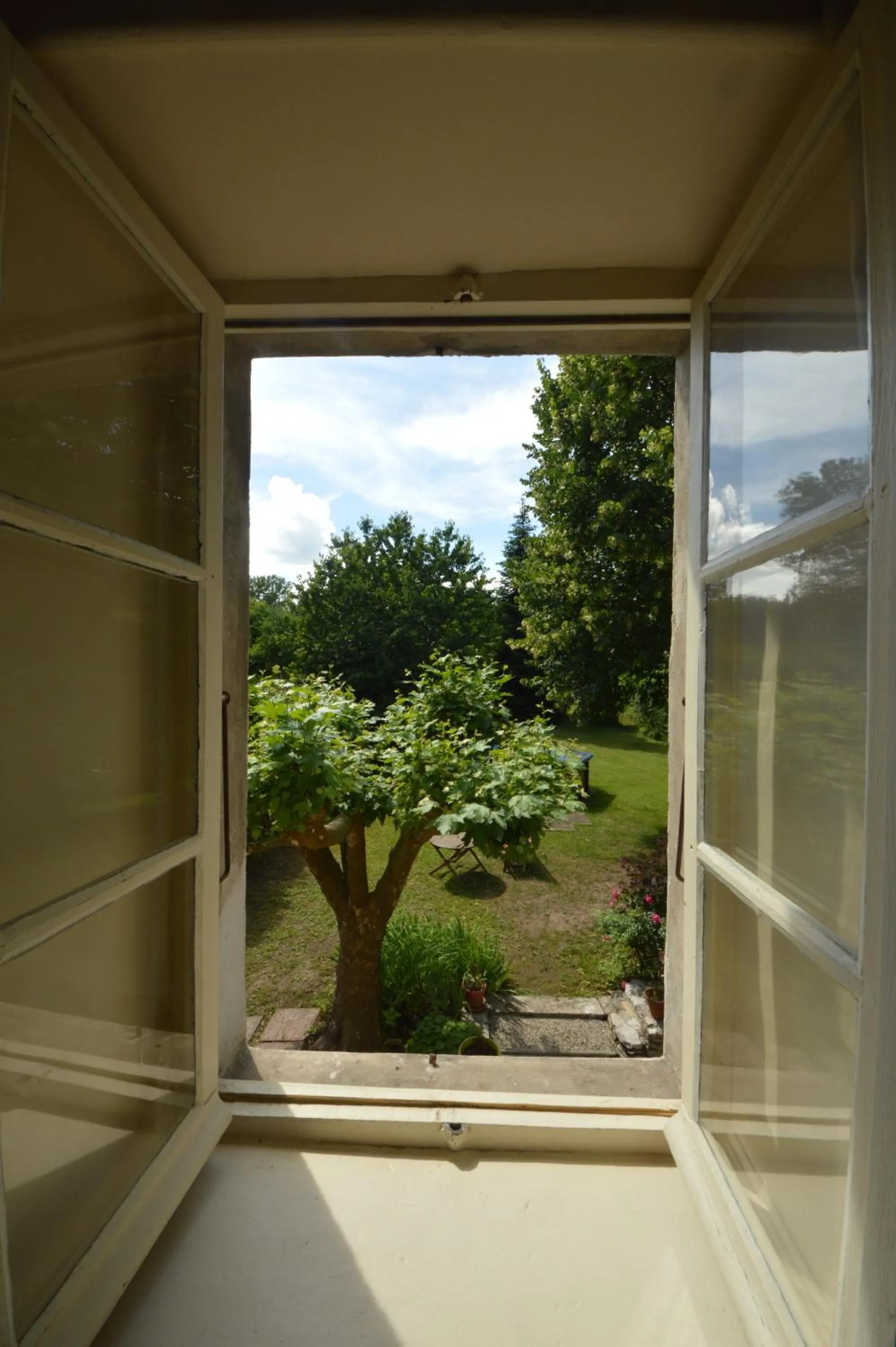 Day in Maison Maliga J&G House