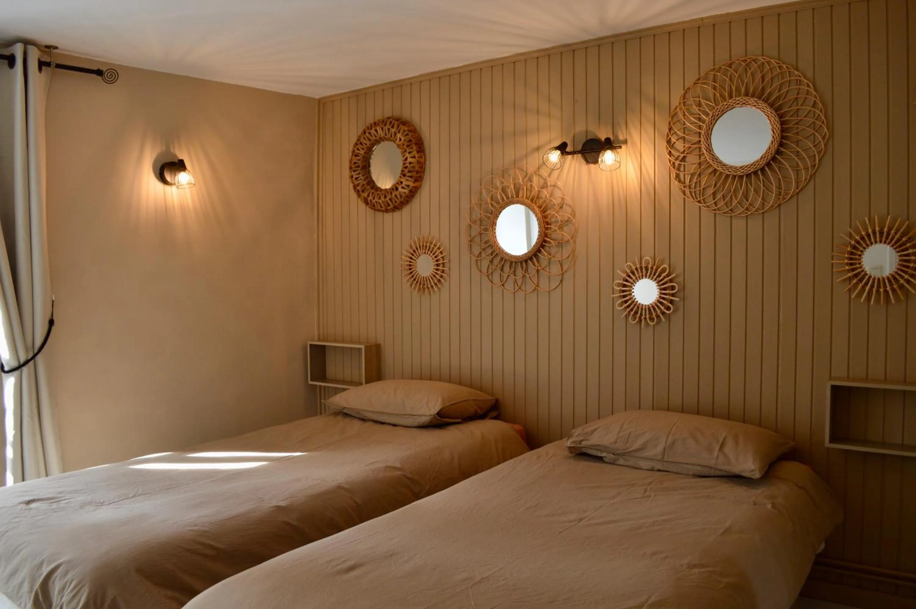 Photo of the whole room, Bed in Maison Maliga J&G House