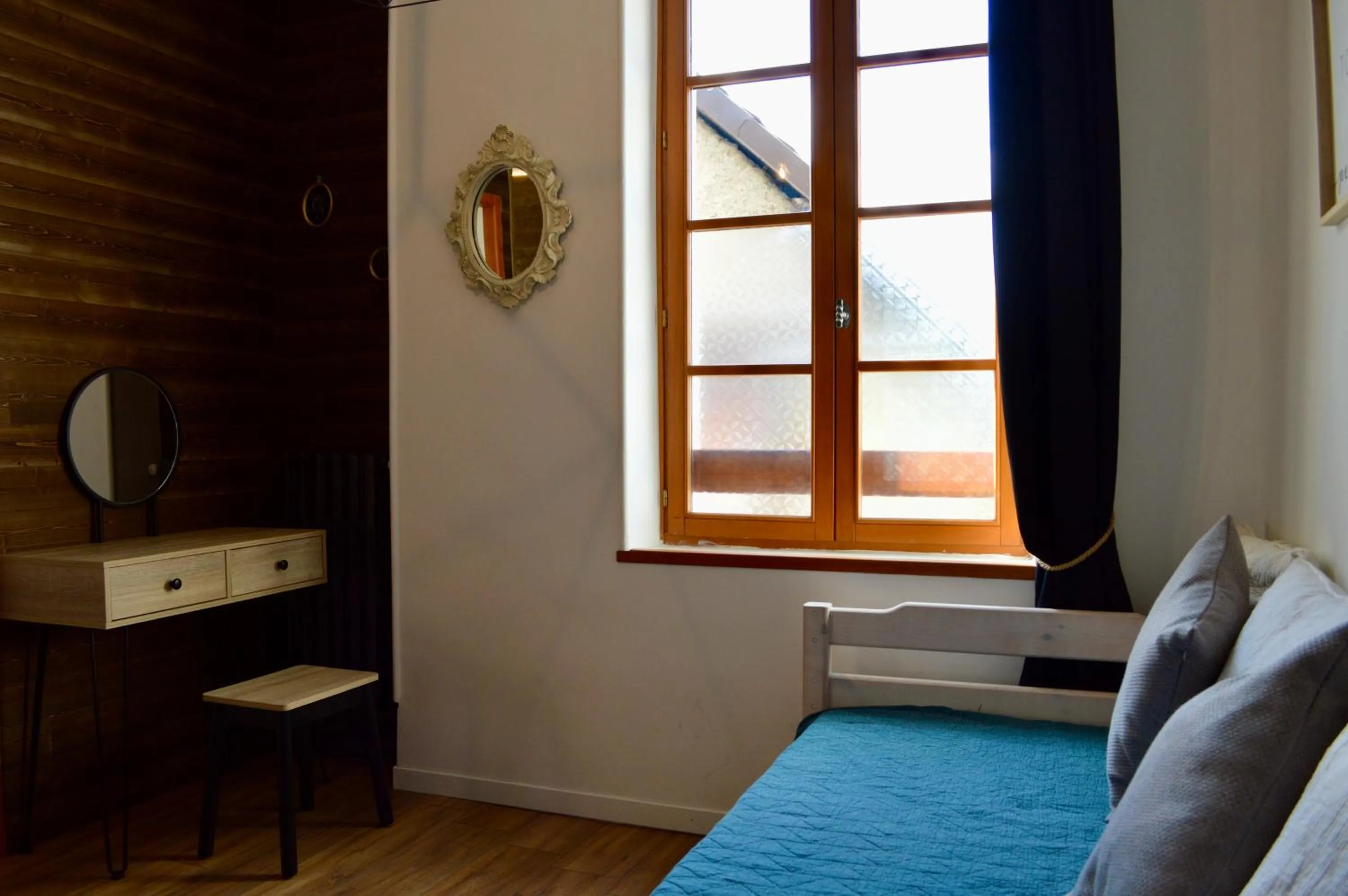 Seating area, Bed in Maison Maliga J&G House