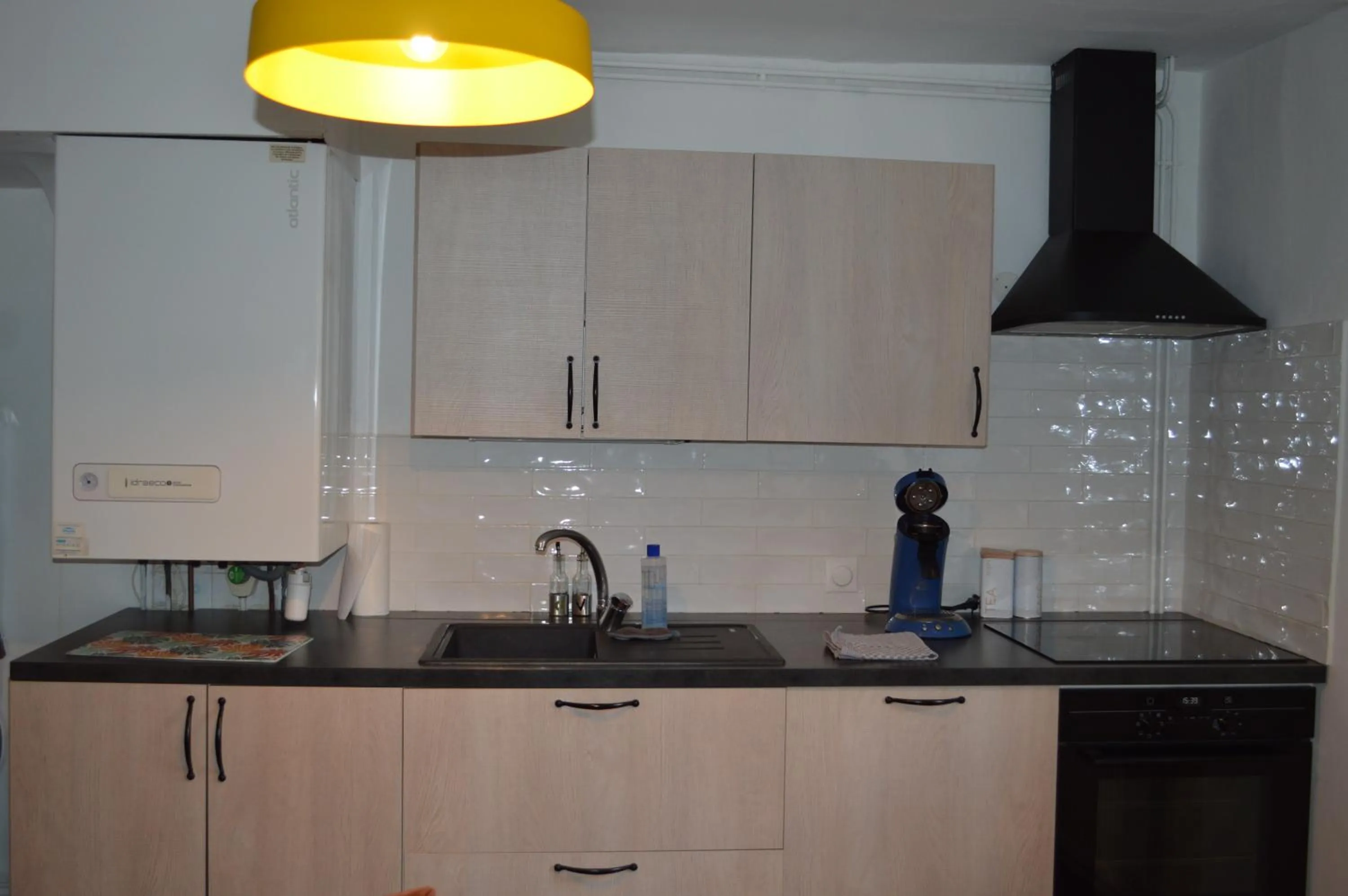 kitchen in Maison Maliga J&G House