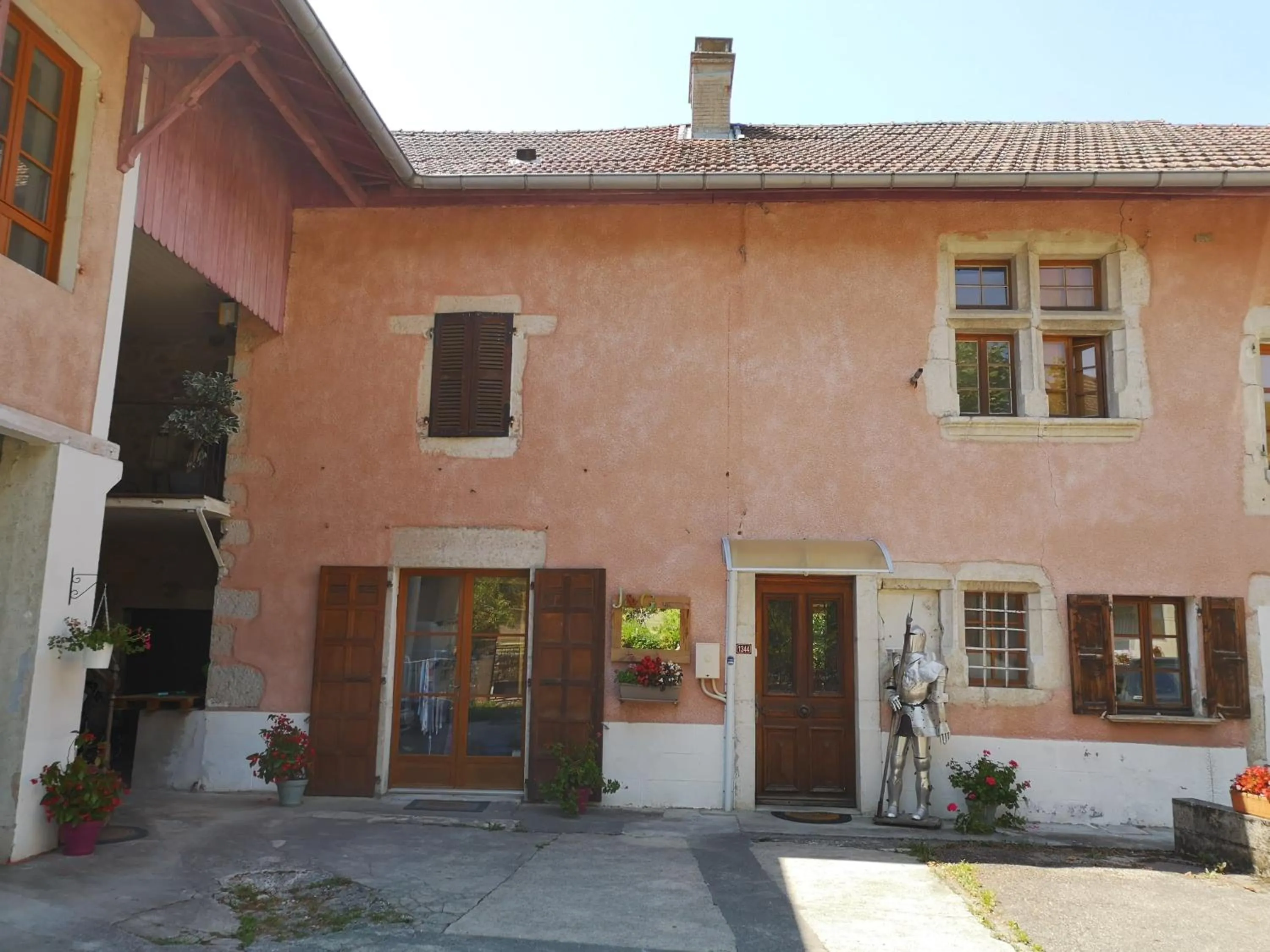 Property building in Maison Maliga J&G House