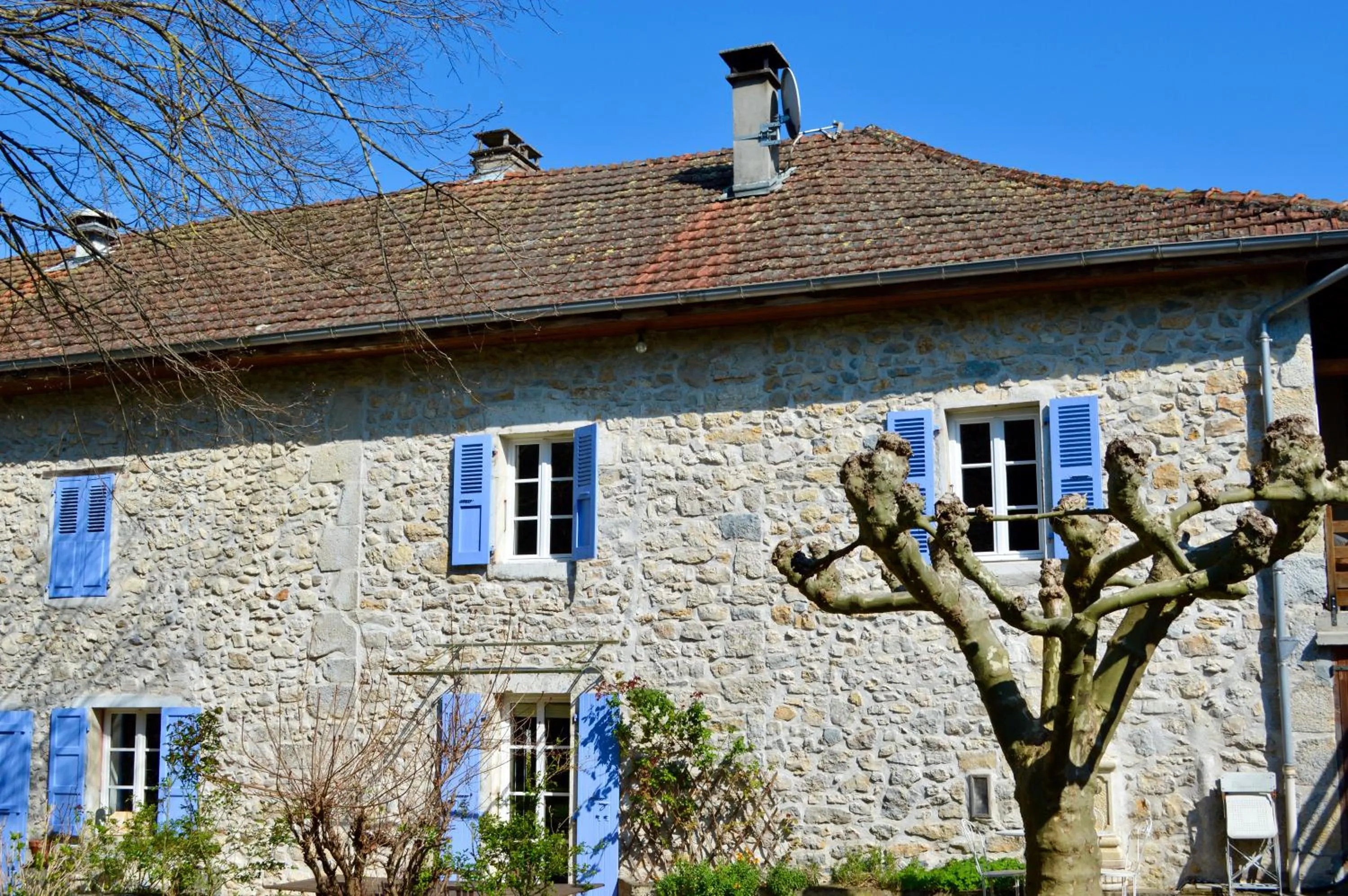 Property building in Maison Maliga J&G House