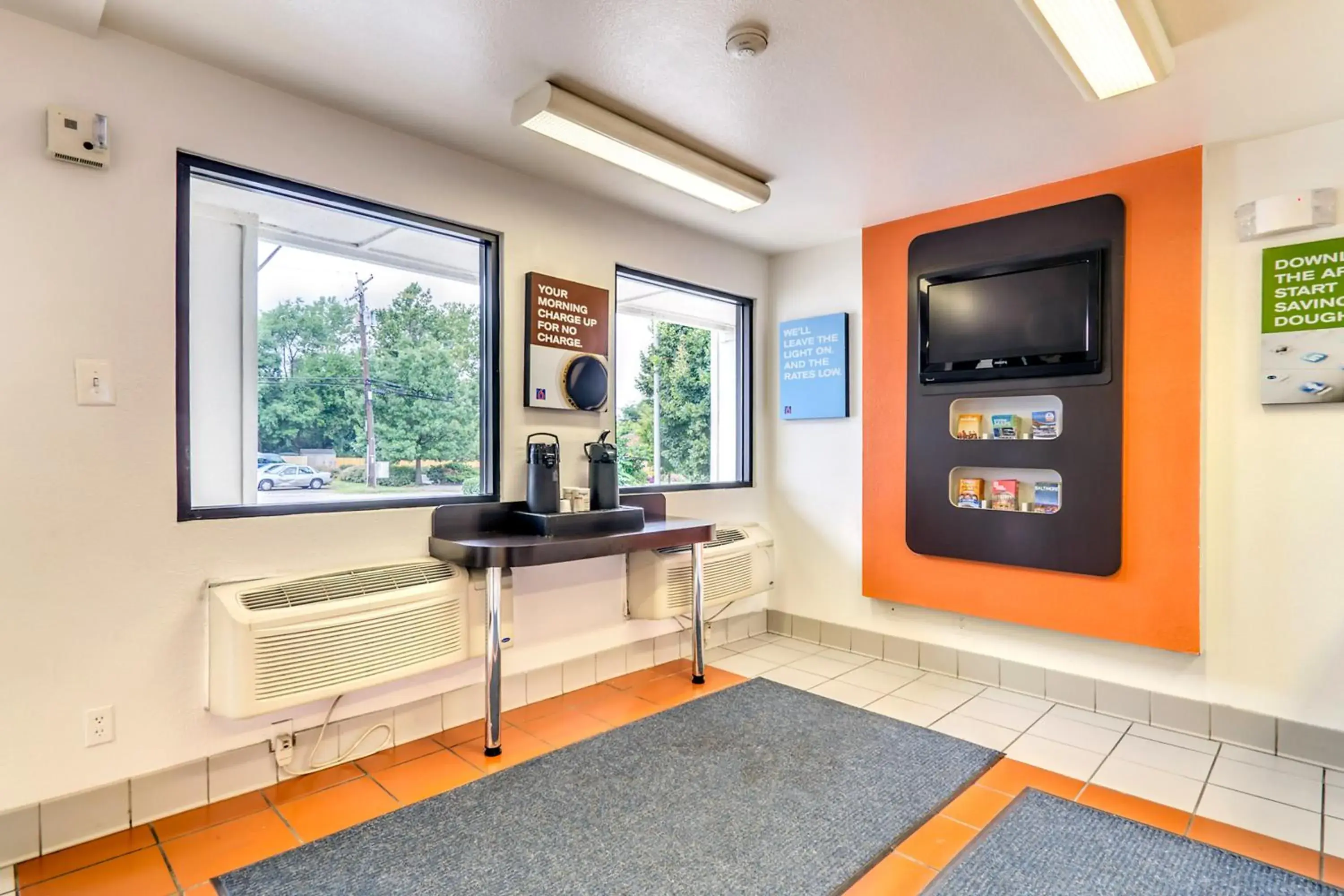 Lobby or reception, Seating Area in Motel 6-Linthicum Heights, MD - BWI Airport