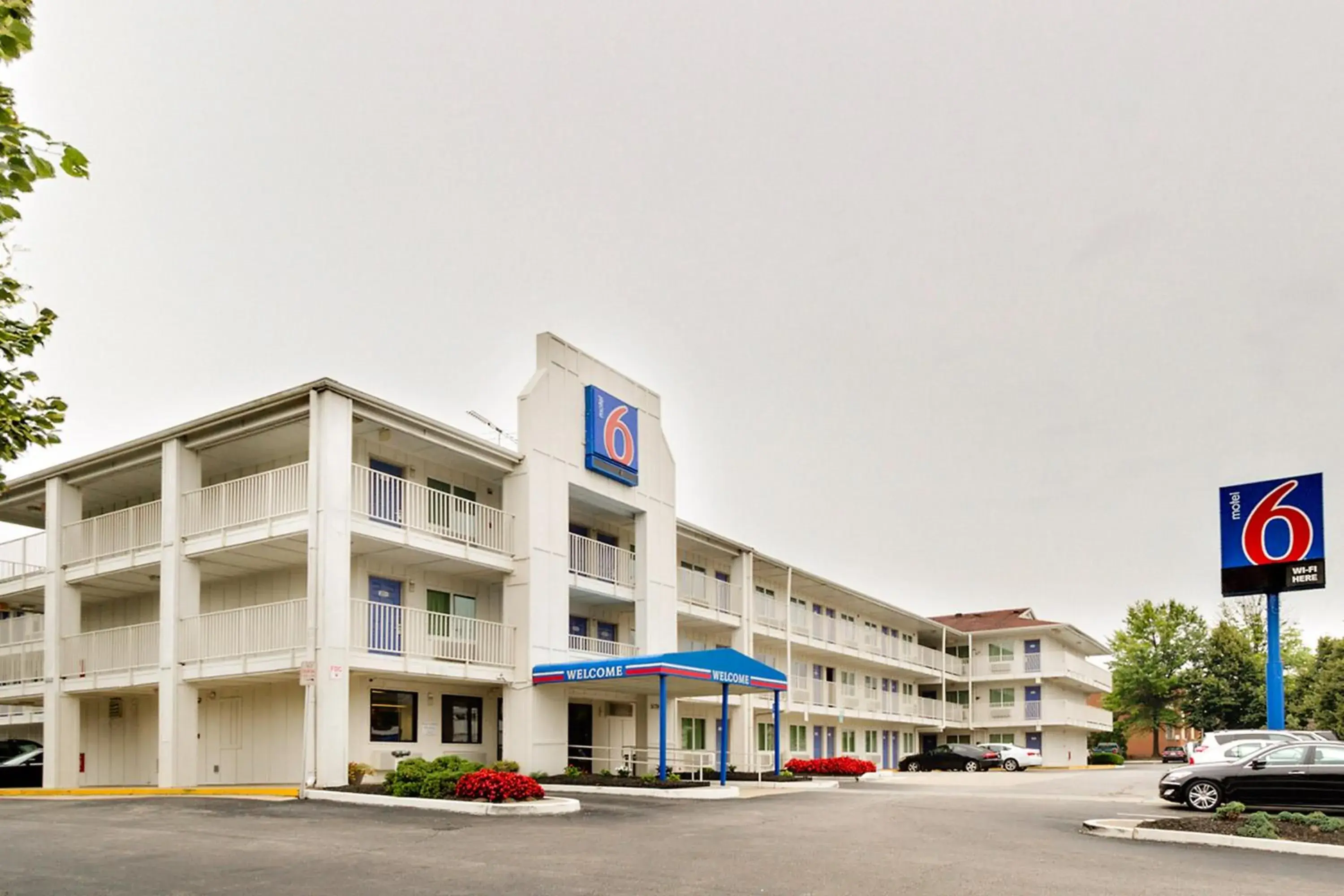 Facade/entrance, Property Building in Motel 6-Linthicum Heights, MD - BWI Airport