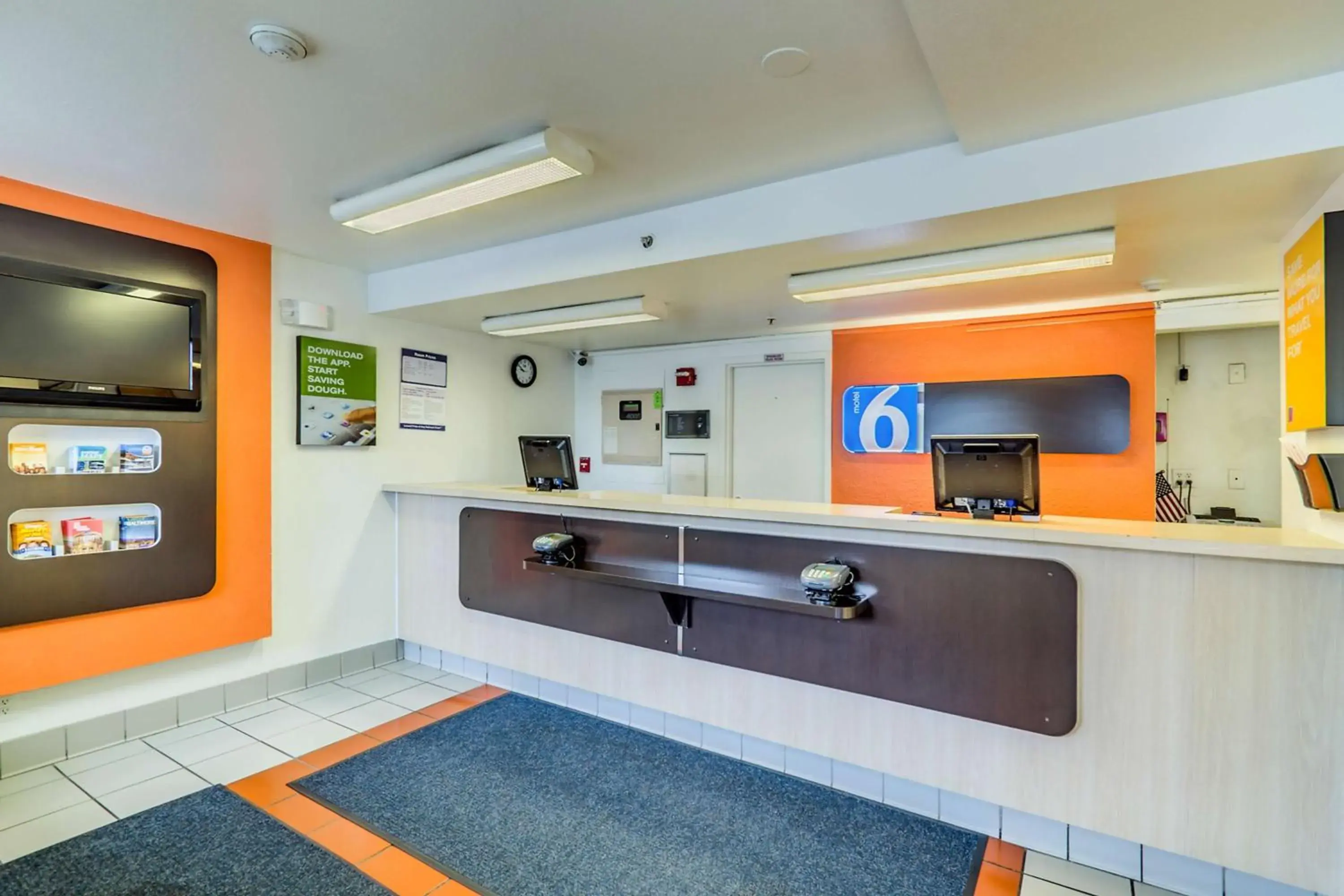 TV and multimedia, Lobby/Reception in Motel 6-Linthicum Heights, MD - BWI Airport