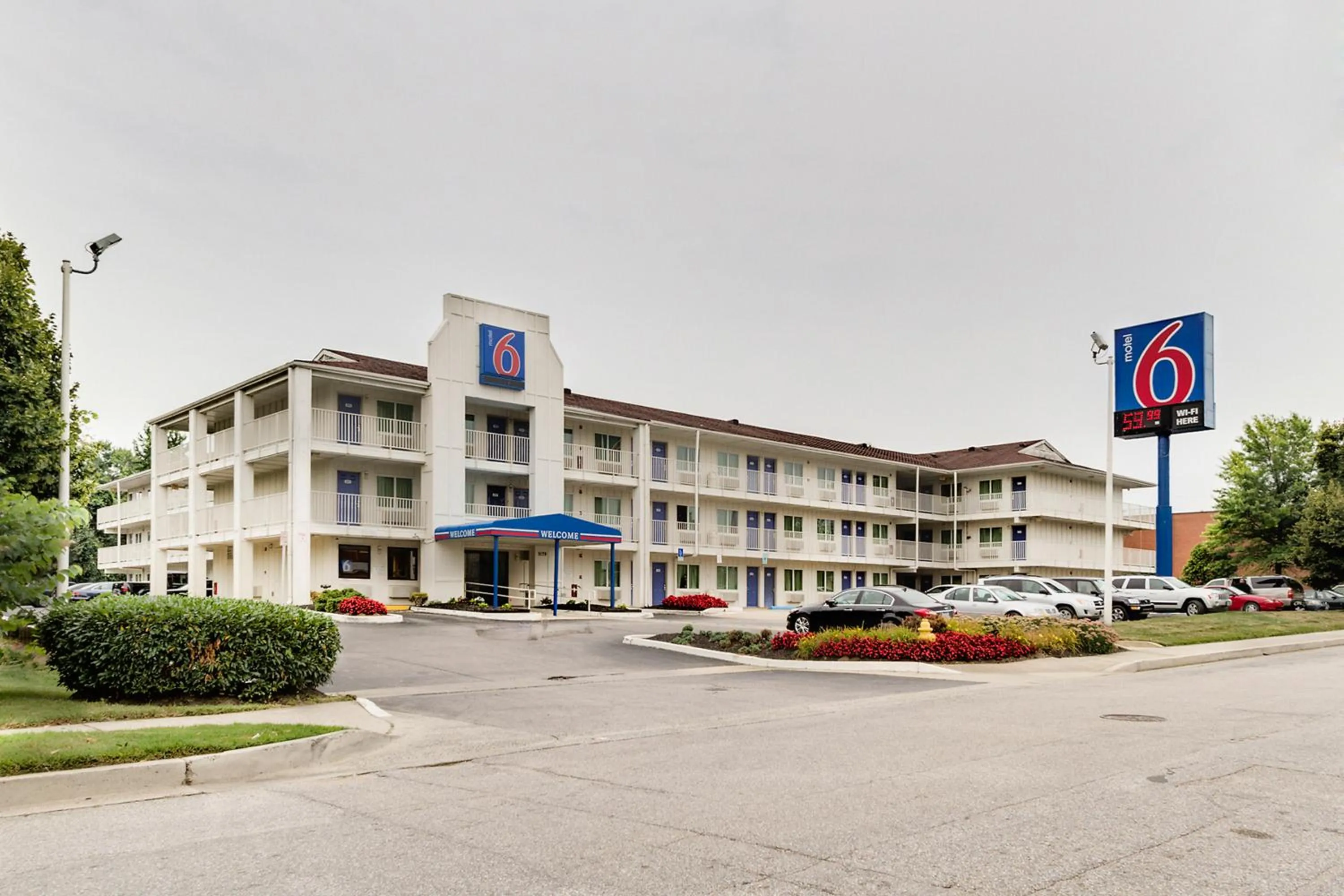 Facade/entrance in Motel 6-Linthicum Heights, MD - BWI Airport