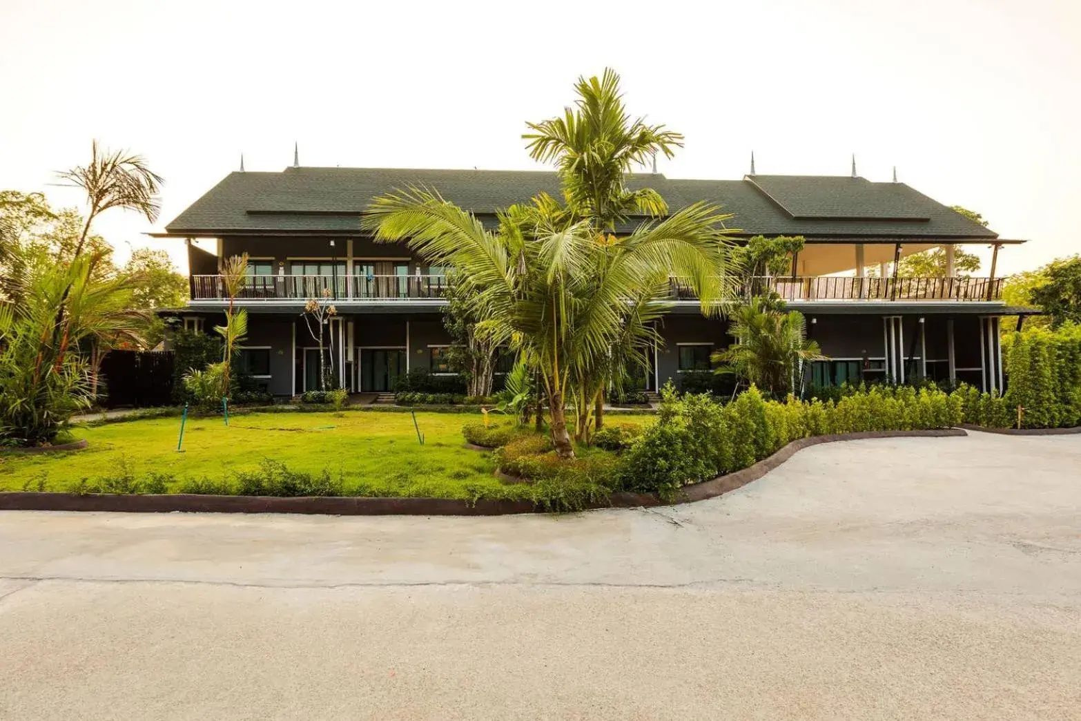 Garden view in Oscar Villa Aonang Krabi Garden view in Oscar Villa Aonang Krabi