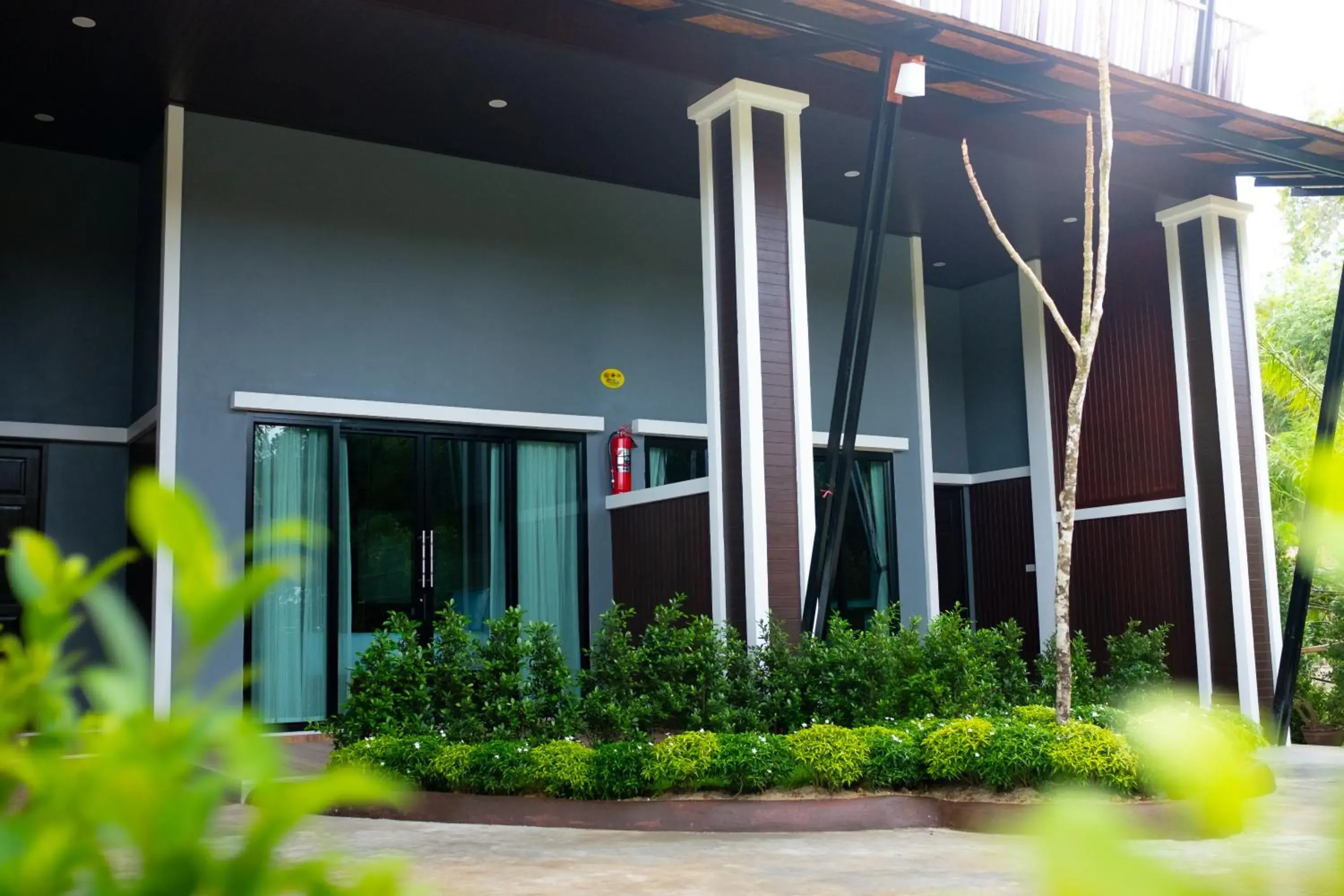 Garden view in Oscar Villa Aonang Krabi Garden view in Oscar Villa Aonang Krabi