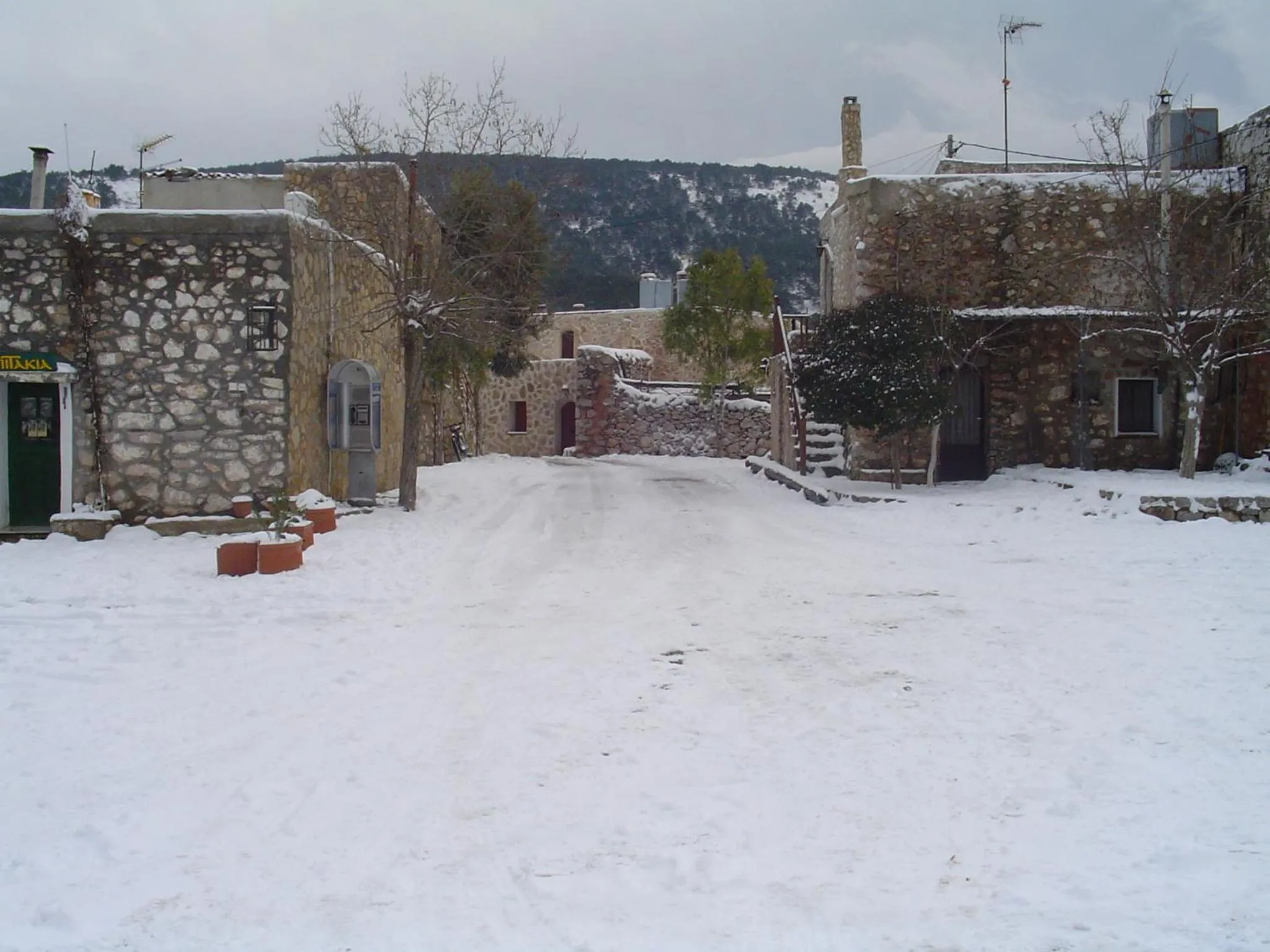 Pyrgos Houses and Restaurant
