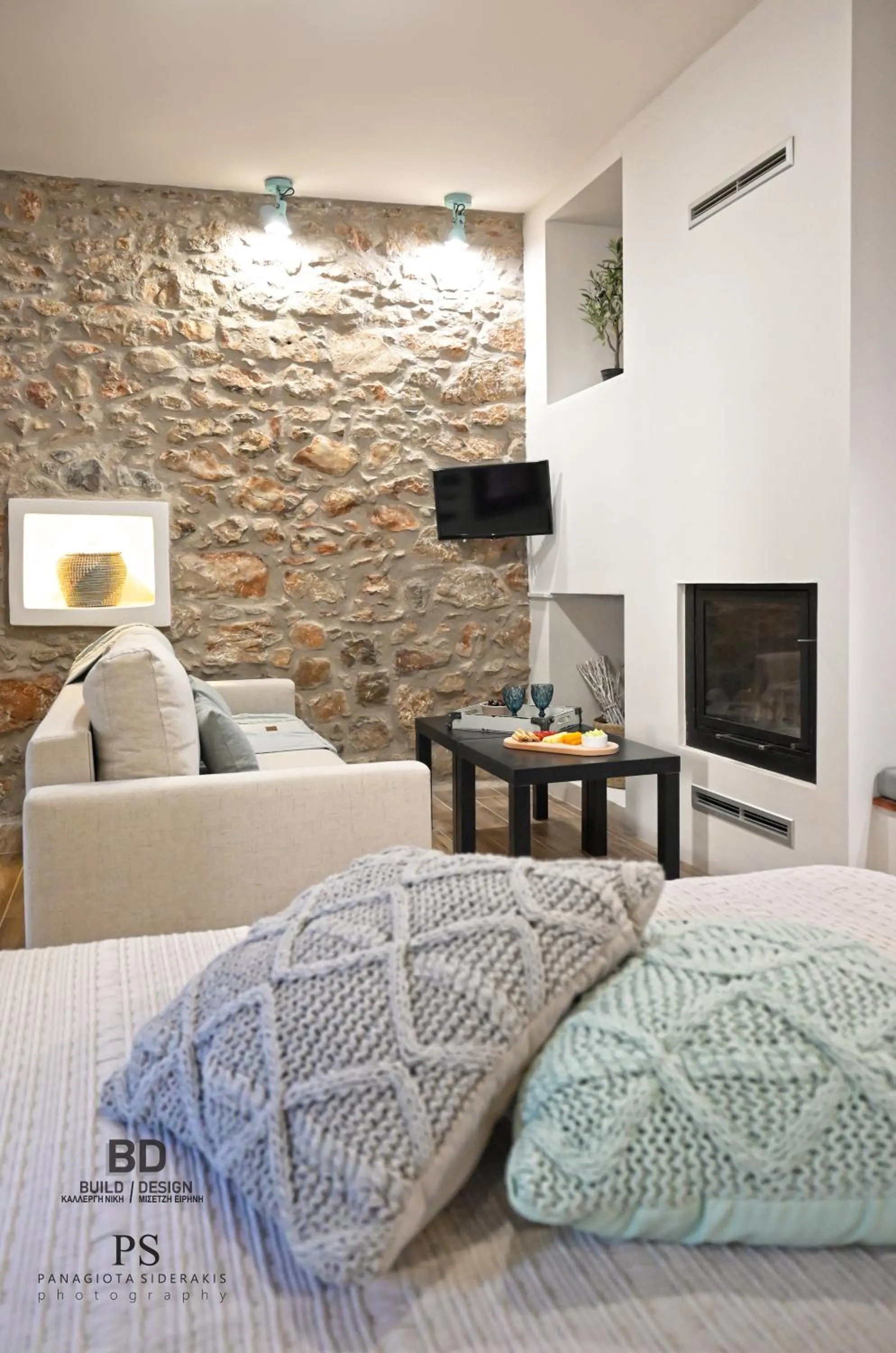 Pyrgos Houses and Restaurant