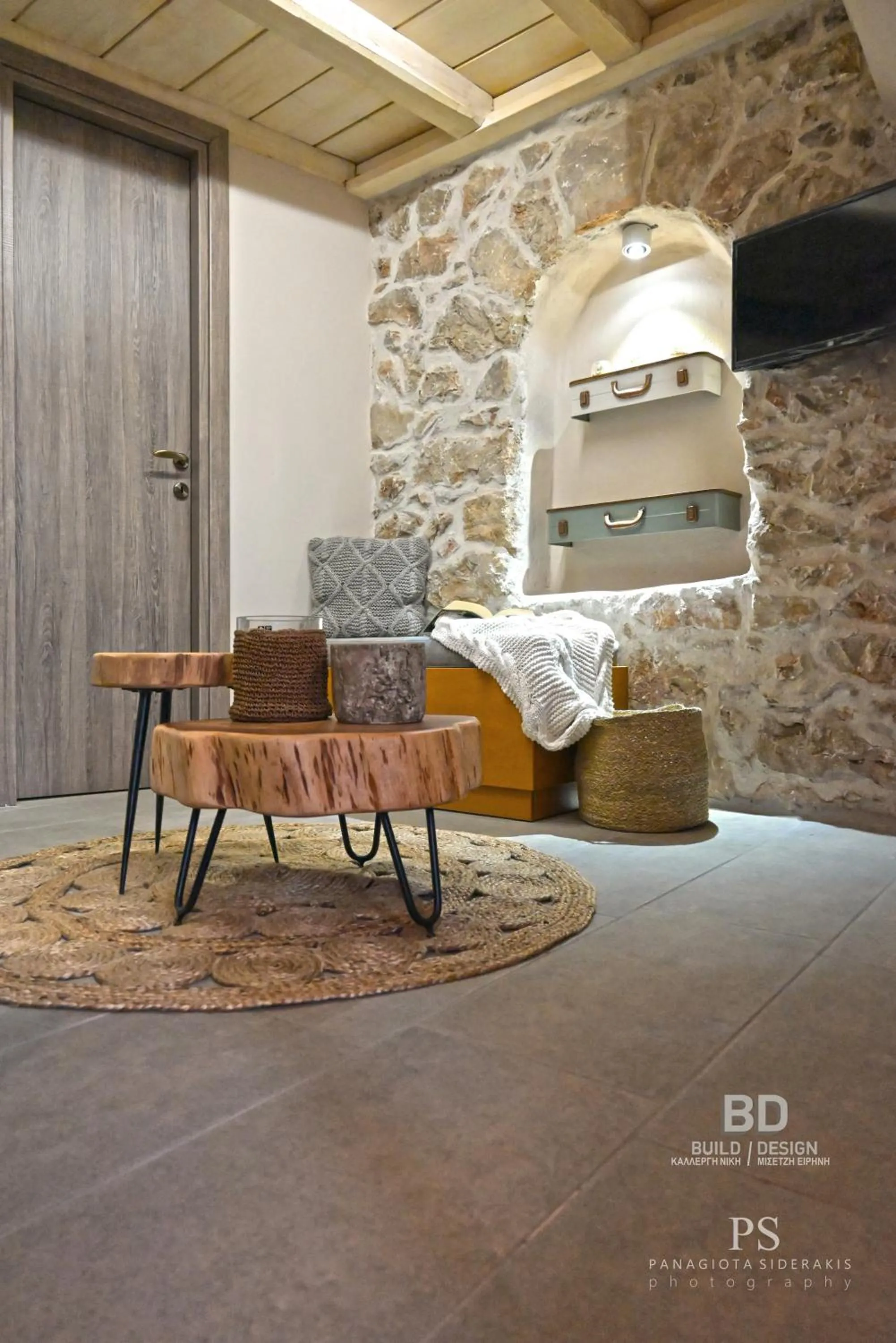 Pyrgos Houses and Restaurant