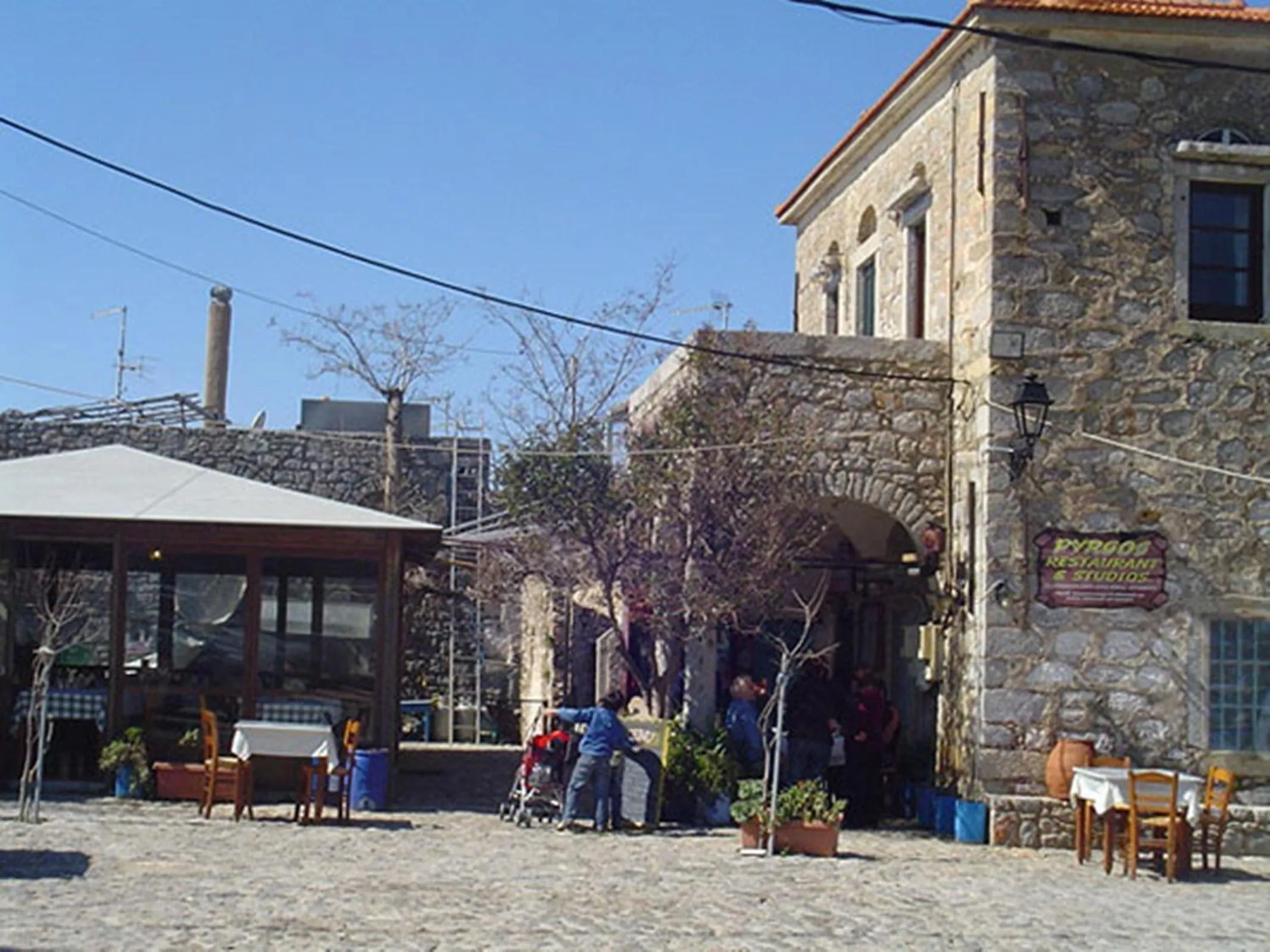 Pyrgos Houses and Restaurant