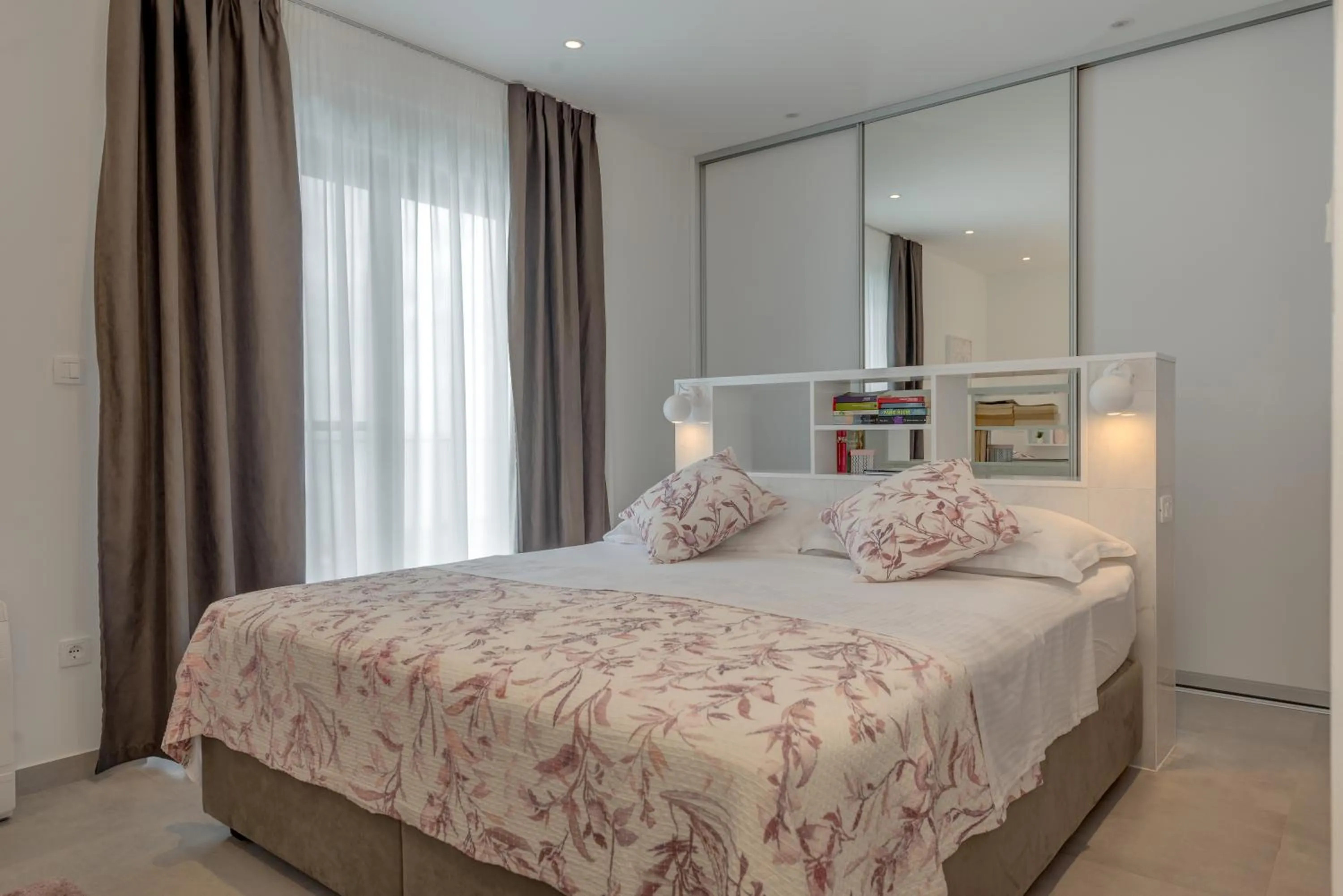 Photo of the whole room, Bed in Villa Luna Podstrana