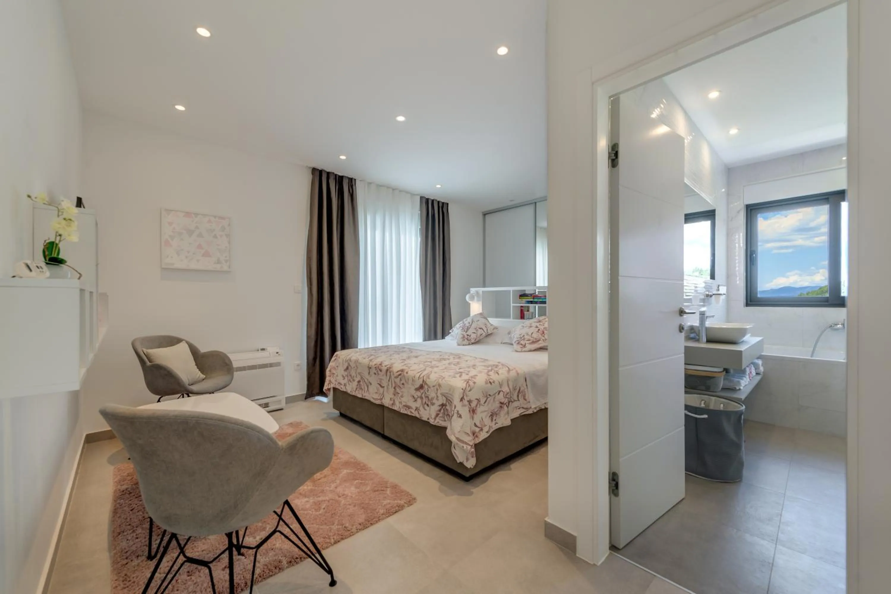 Photo of the whole room, Bed in Villa Luna Podstrana