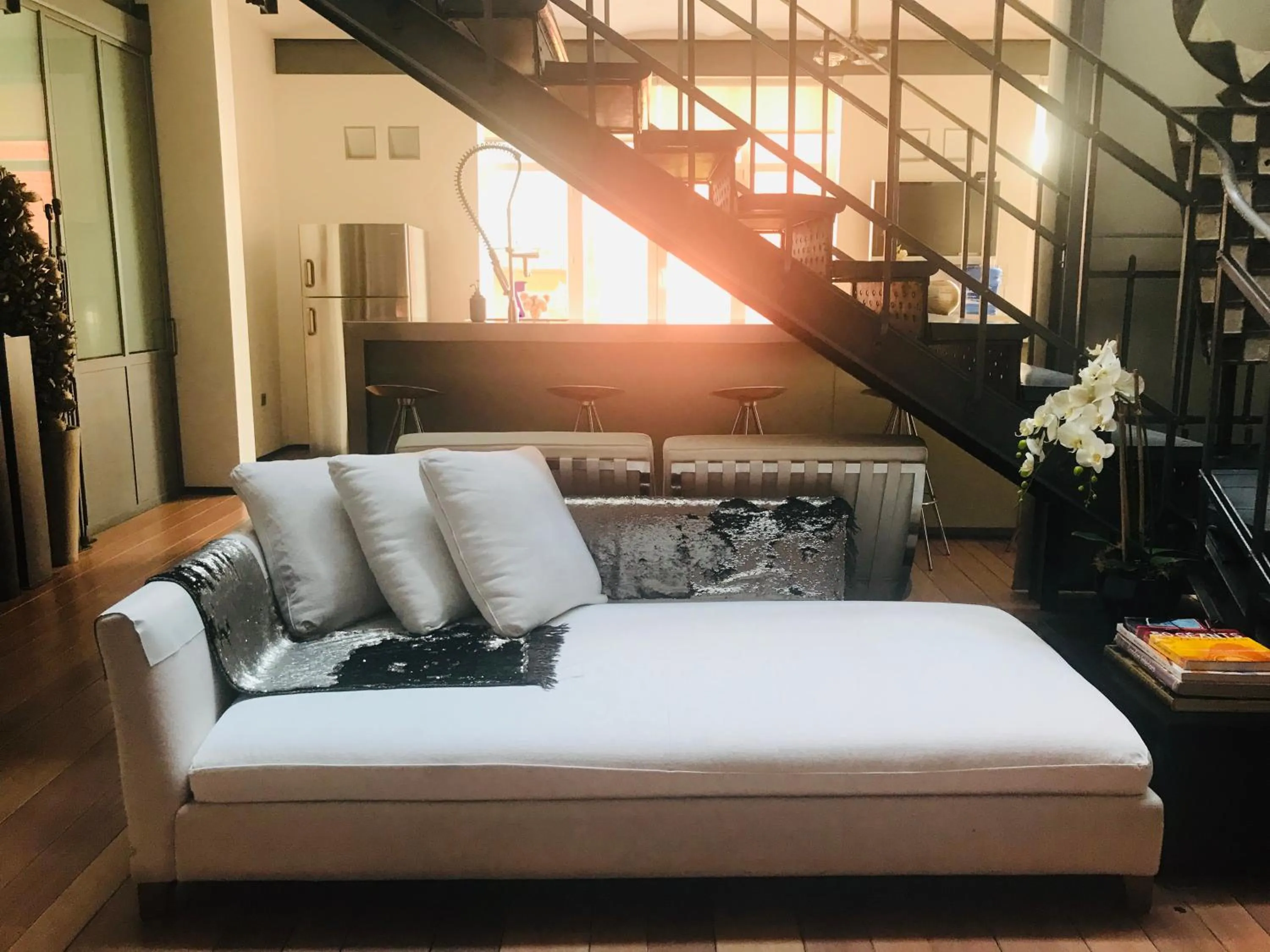 Seating area, Bed in Les Lofts d'Artistes