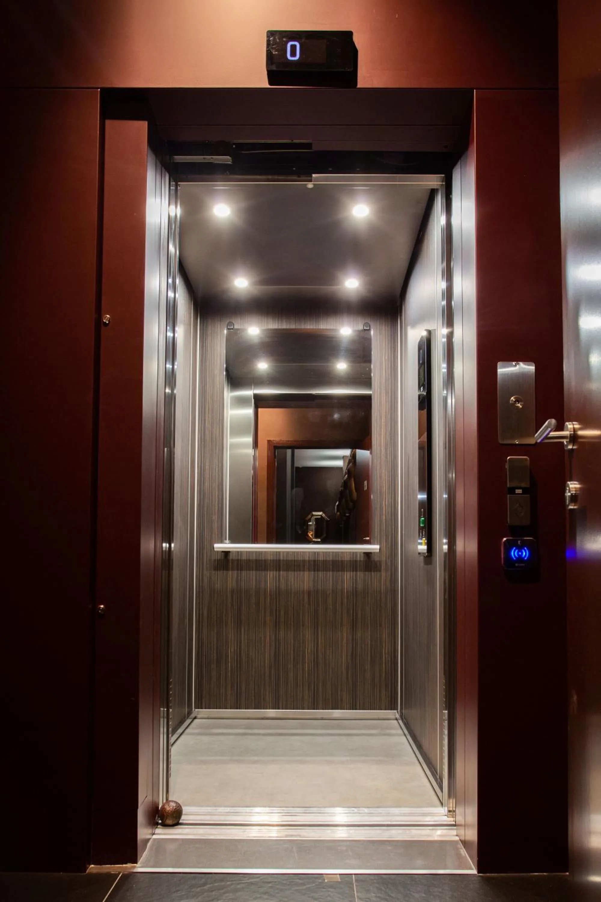 elevator in Les Lofts d'Artistes