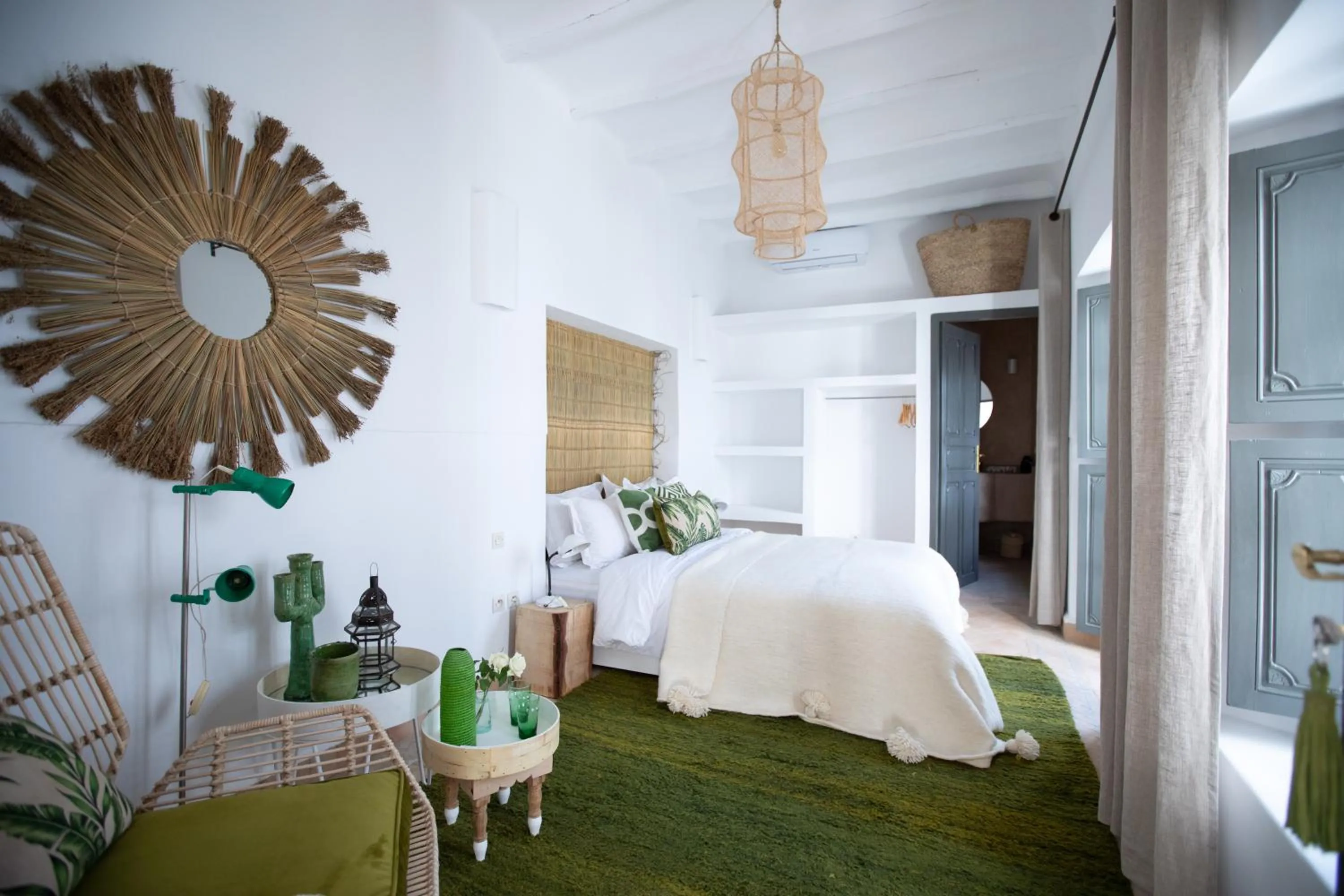 Photo of the whole room, Bed in Dar Titrit