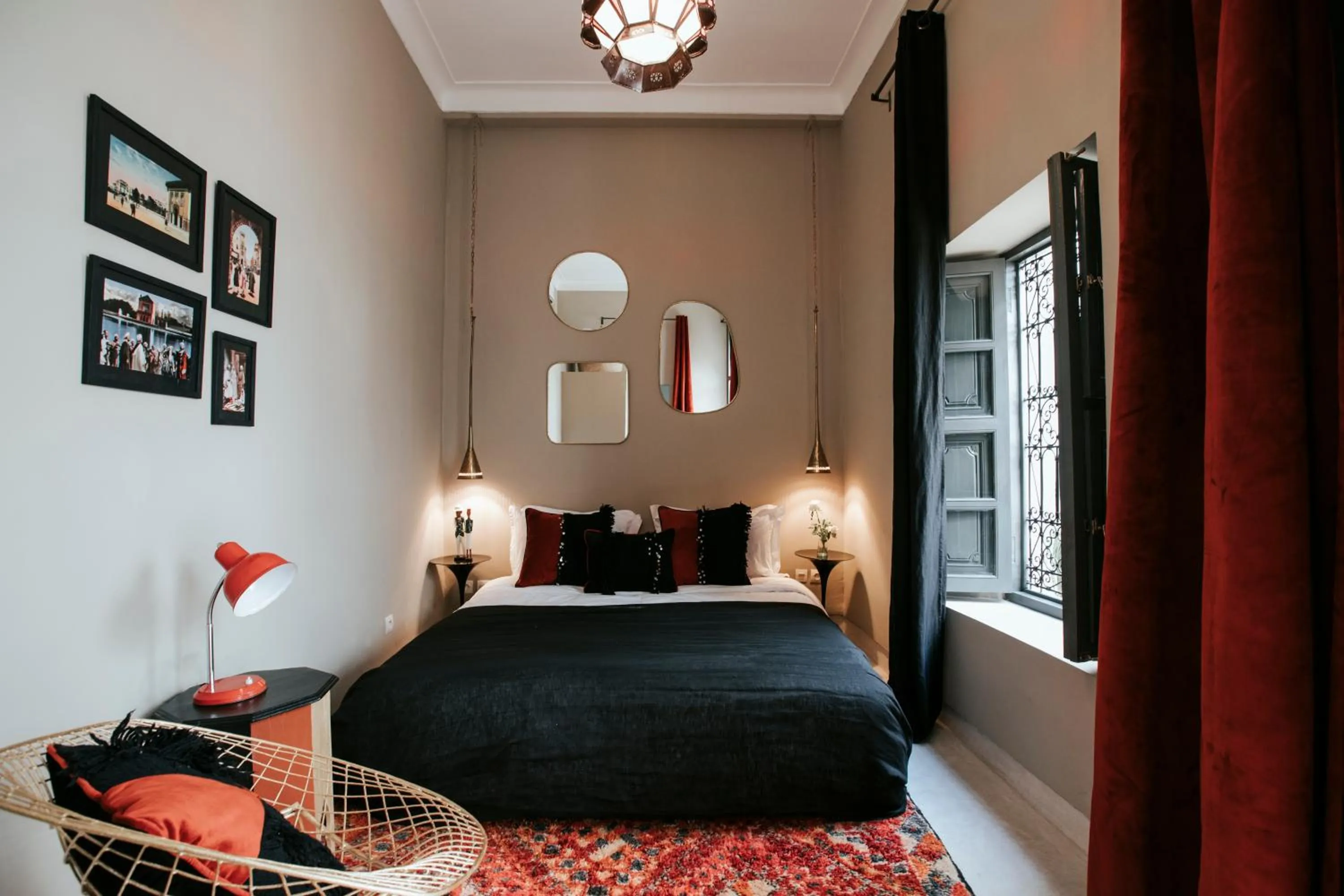 Photo of the whole room, Bed in Dar Titrit