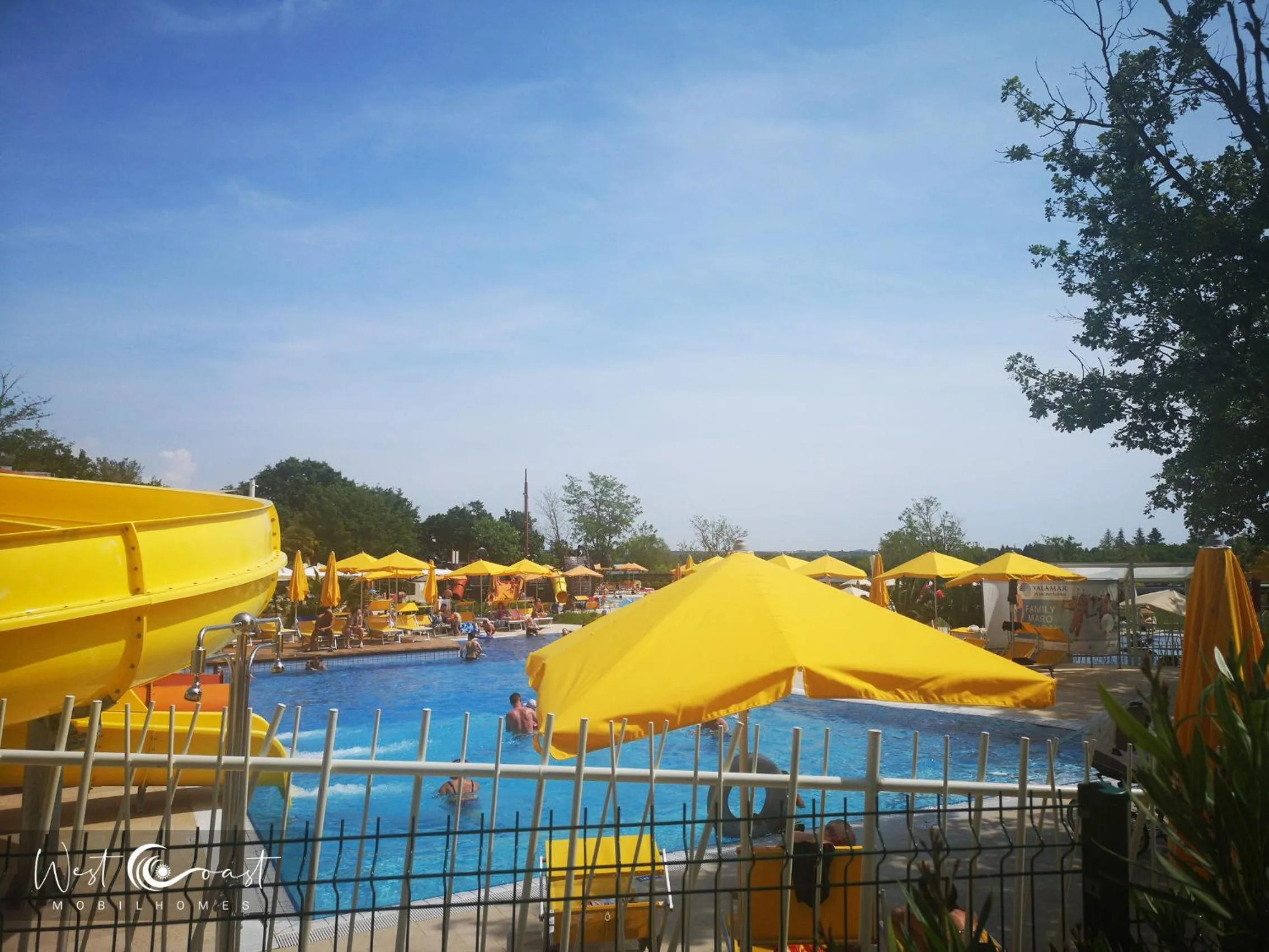 Swimming pool in West Coast Mobilhome with XXL Terrace