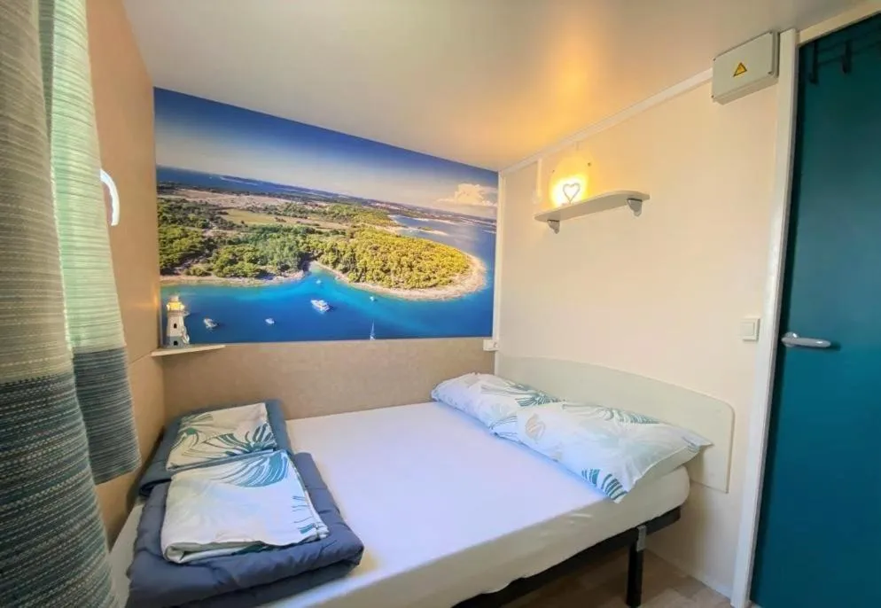 Bedroom, Bed in West Coast Mobilhome with XXL Terrace