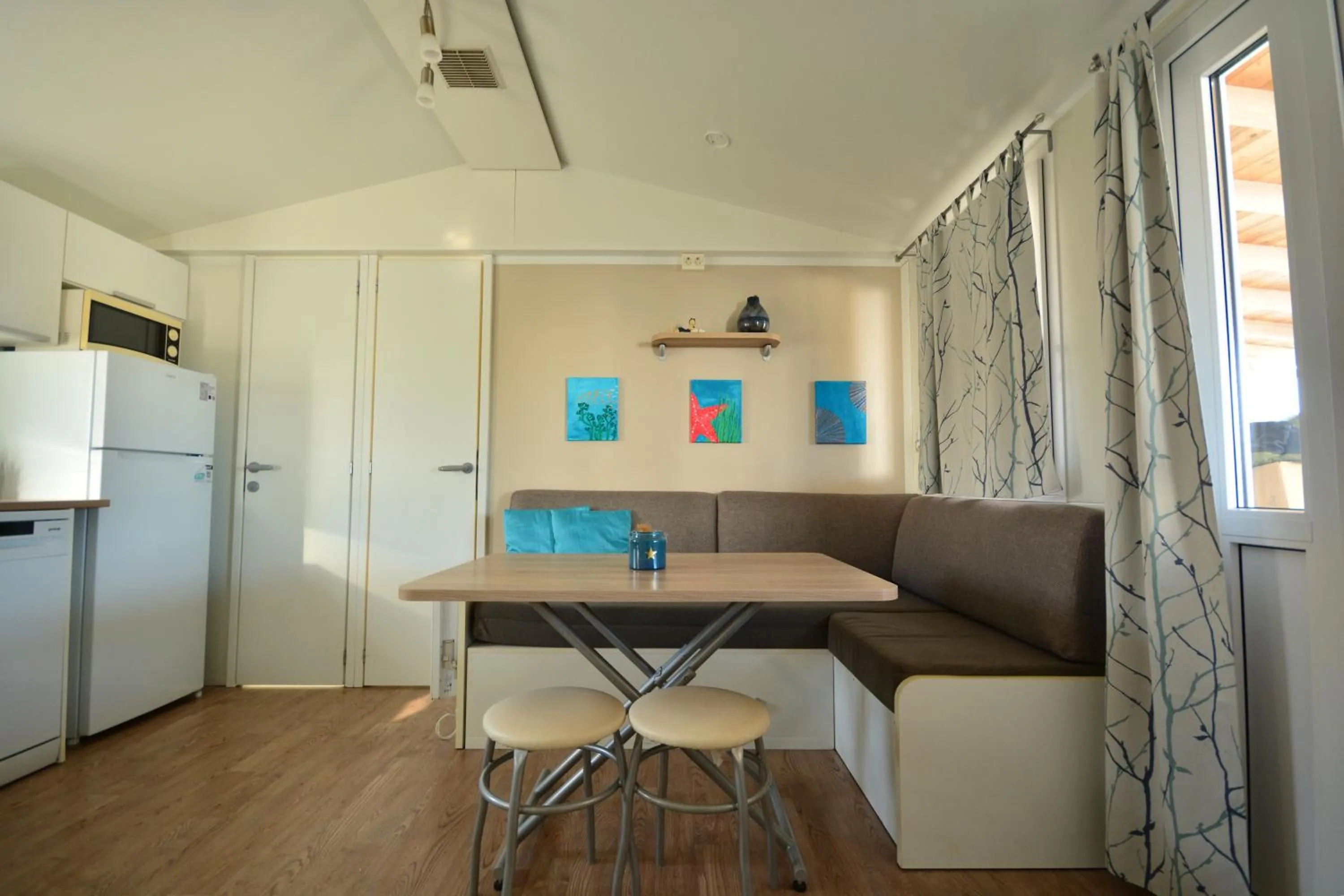 Living room in West Coast Mobilhome with XXL Terrace