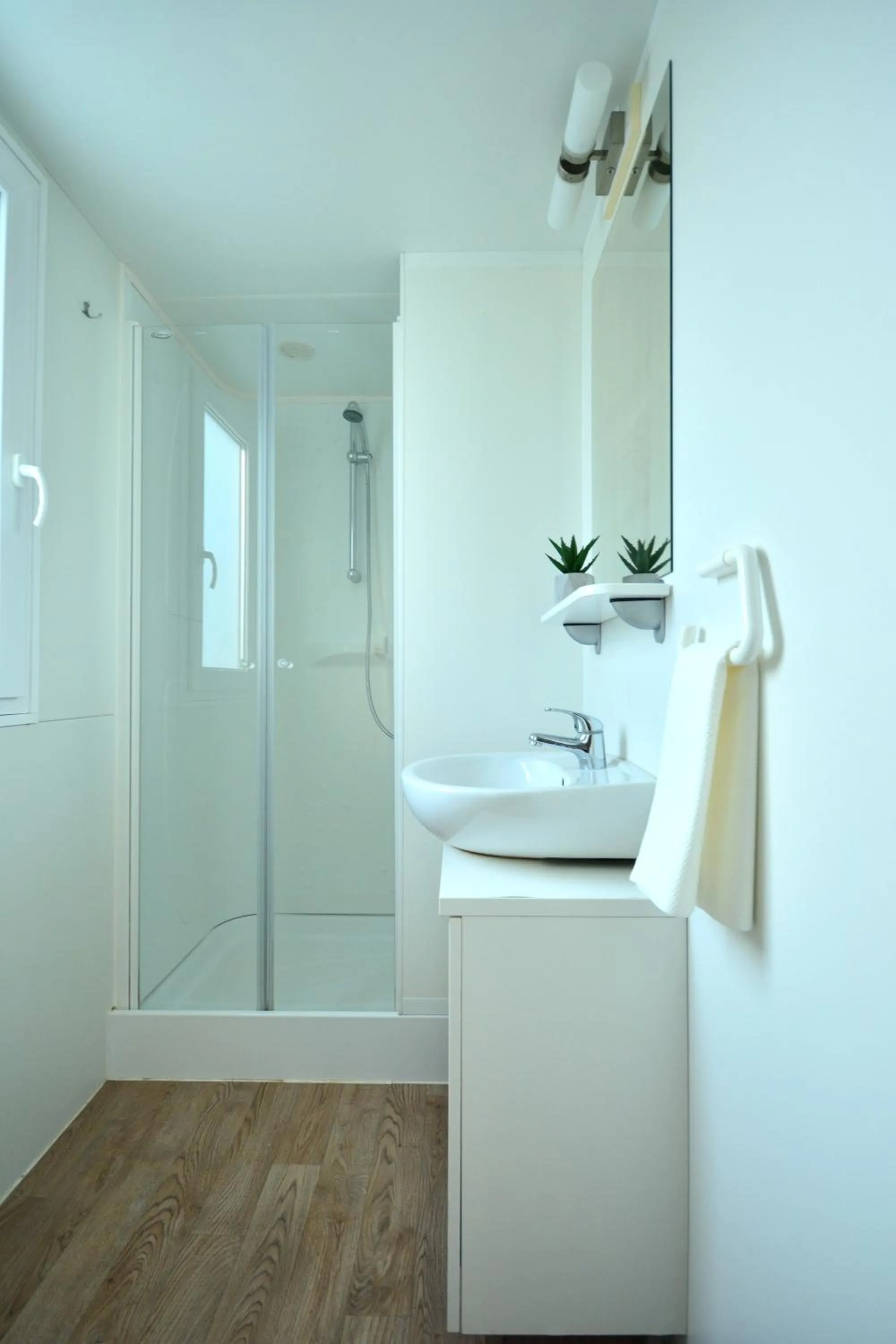 Bathroom in West Coast Mobilhome with XXL Terrace
