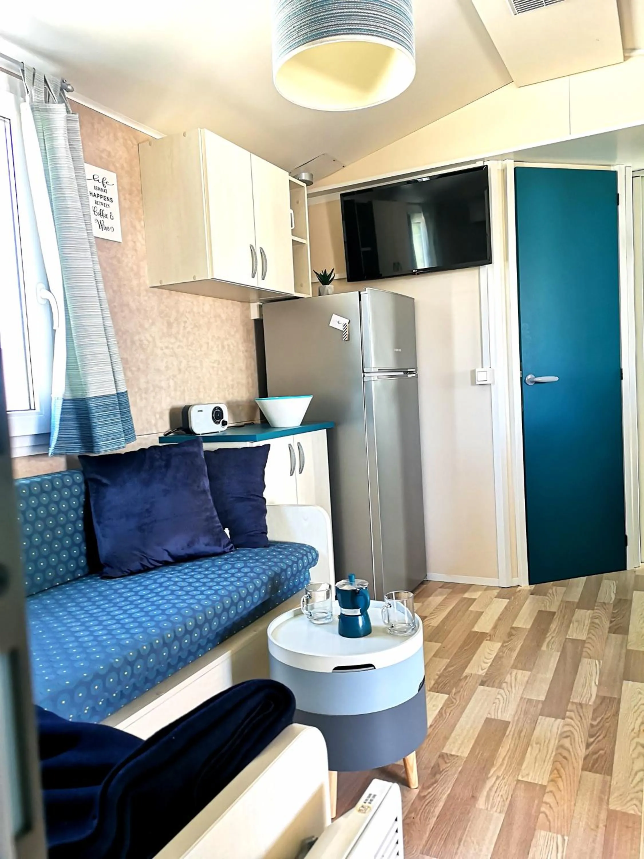 Seating area in West Coast Mobilhome with XXL Terrace