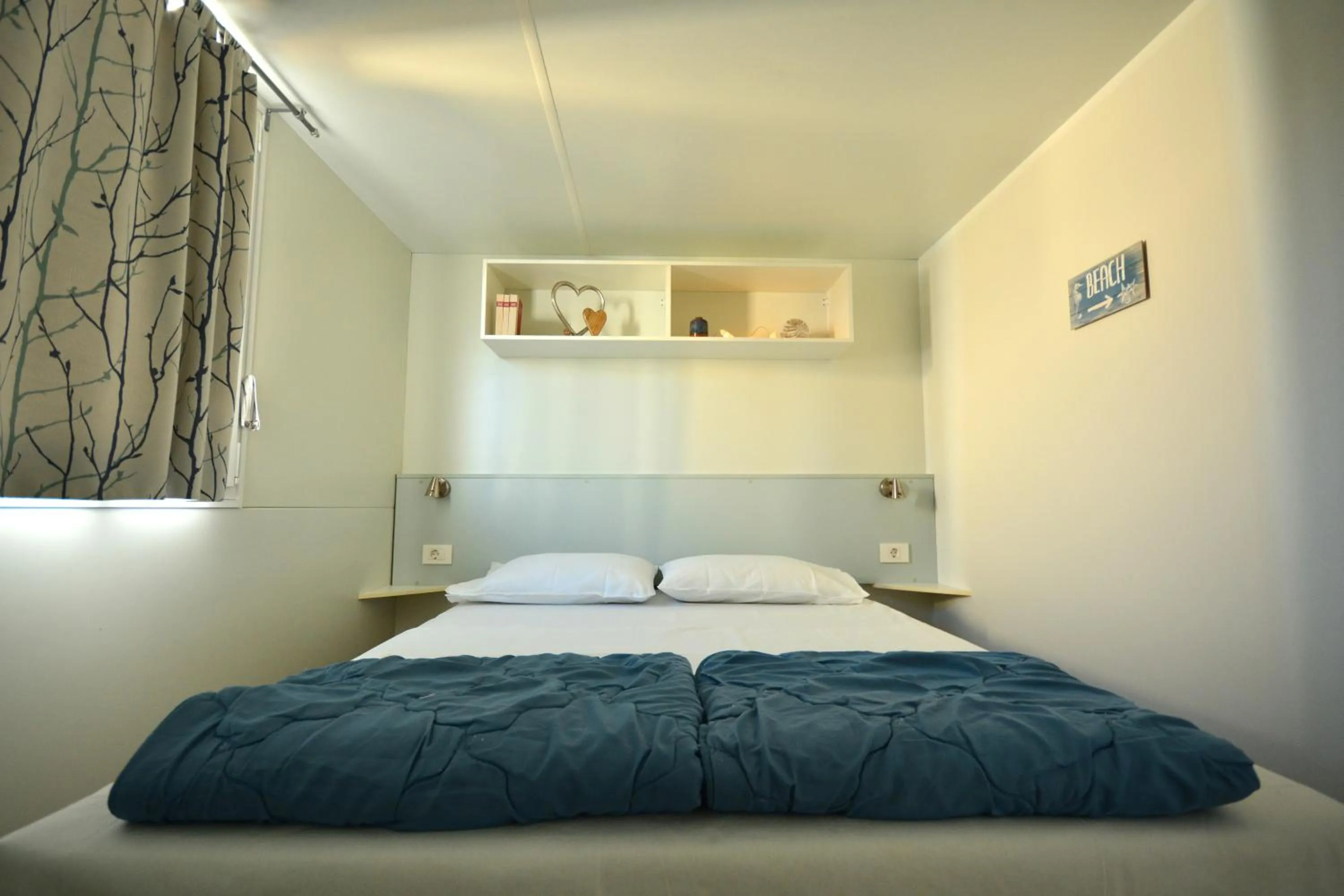 Bedroom, Bed in West Coast Mobilhome with XXL Terrace