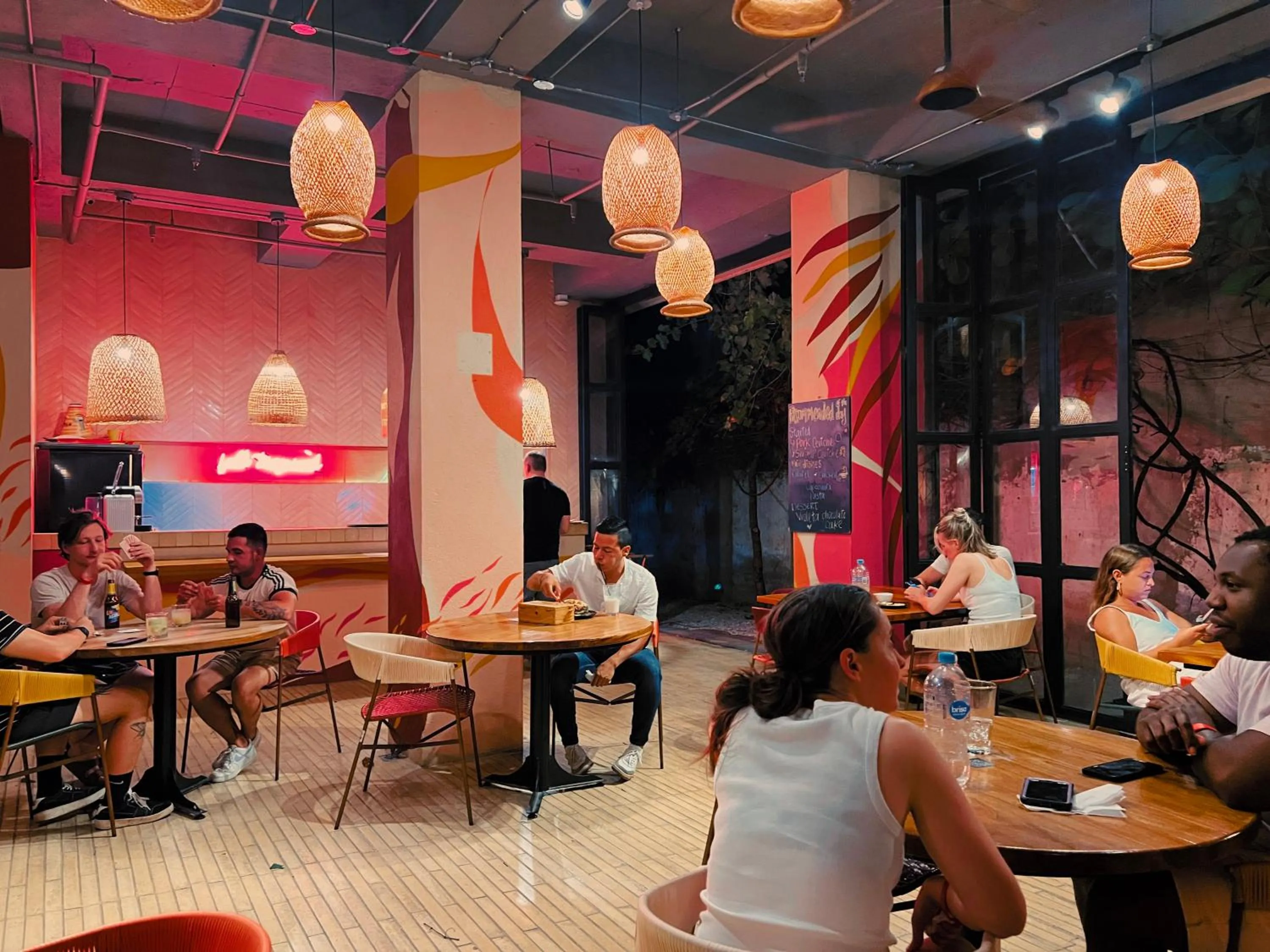 Restaurant/places to eat in Viajero Santa Marta Hostel